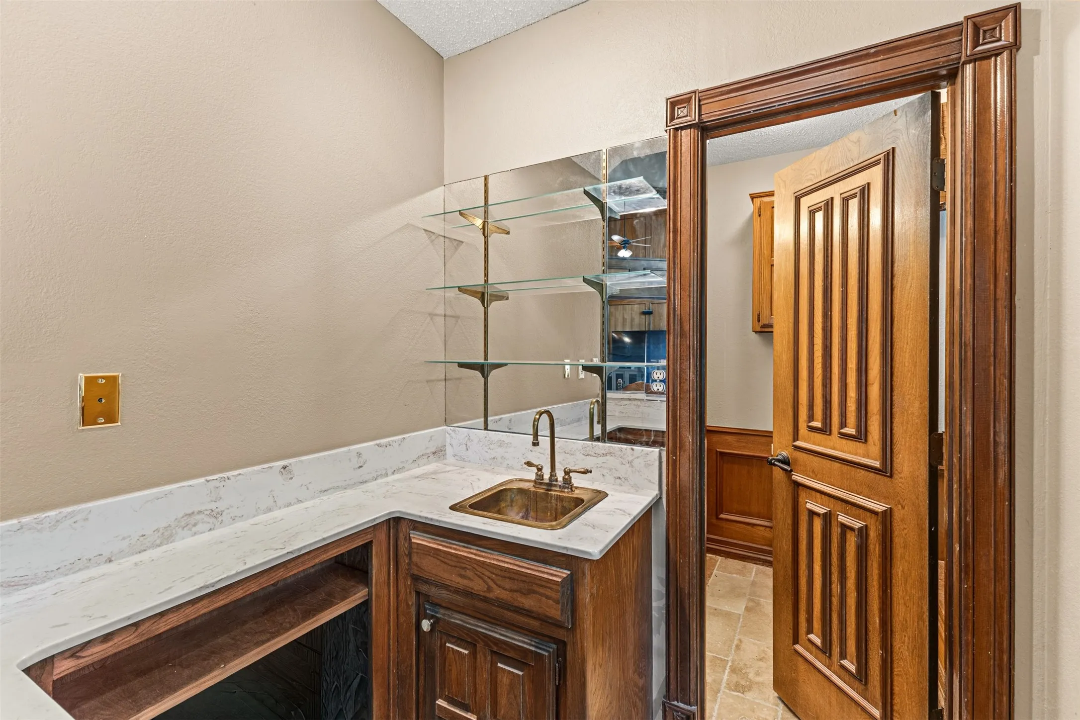 Single Family Residence For Sale in Dallas County , 1190 Whispering Oaks Drive, De Soto, Texas 75115, 3 Bedroom, 4 Bathroom, 2 Garage spaces, 3,437 Sqft, built in 1984, mls#21325712, Real Estate Agent in De Soto, Homes For Sale in Dallas county, Homes For Sale in De Soto, Realtor in De Soto Texas, Real Estate Brokerage Independent Realty Texas, Luminita Cordes Realtor