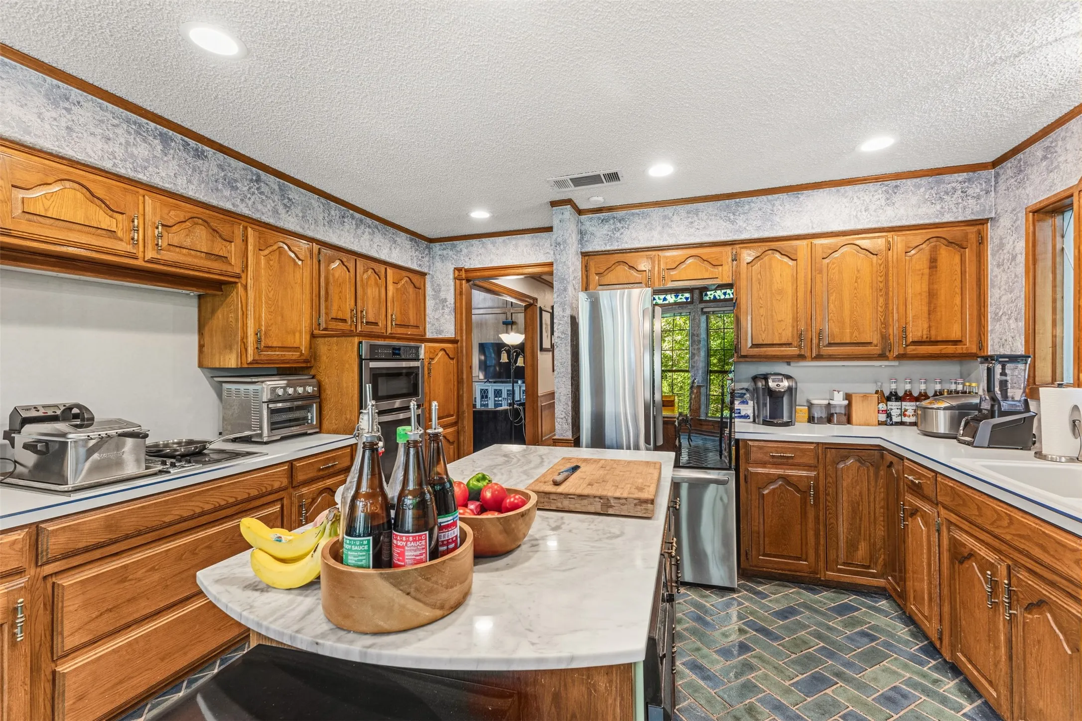 Single Family Residence For Sale in Dallas County , 1190 Whispering Oaks Drive, De Soto, Texas 75115, 3 Bedroom, 4 Bathroom, 2 Garage spaces, 3,437 Sqft, built in 1984, mls#21325712, Real Estate Agent in De Soto, Homes For Sale in Dallas county, Homes For Sale in De Soto, Realtor in De Soto Texas, Real Estate Brokerage Independent Realty Texas, Luminita Cordes Realtor