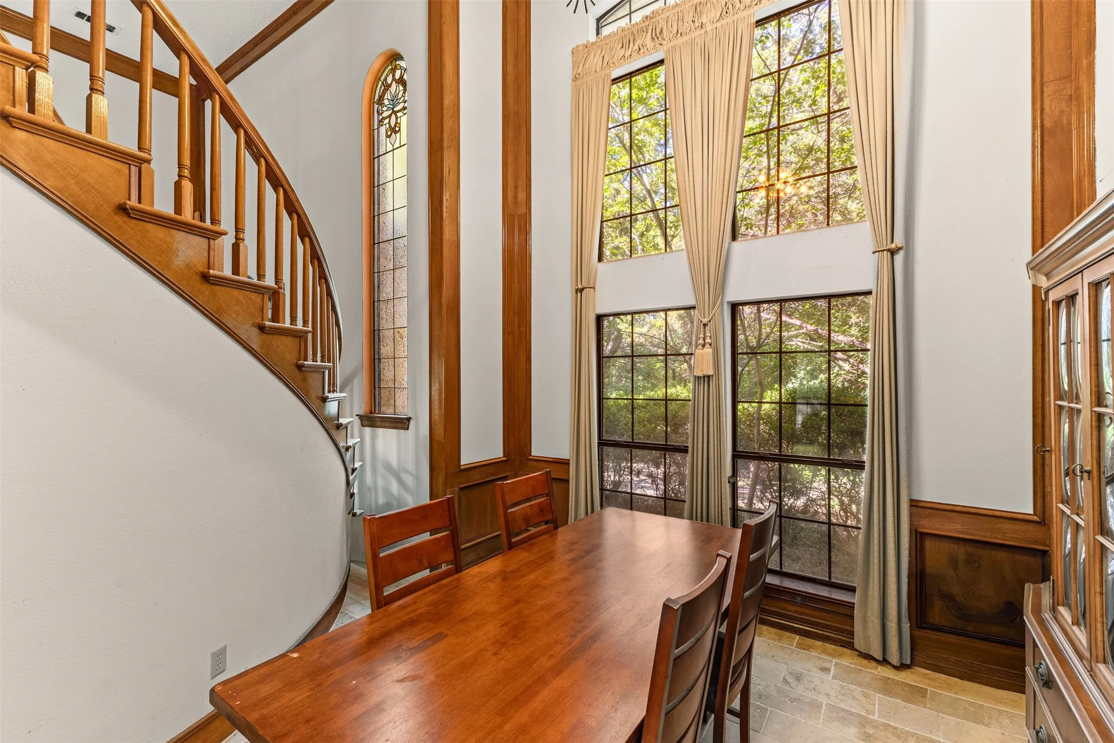 Single Family Residence For Sale in Dallas County , 1190 Whispering Oaks Drive, De Soto, Texas 75115, 3 Bedroom, 4 Bathroom, 2 Garage spaces, 3,437 Sqft, built in 1984, mls#21325712, Real Estate Agent in De Soto, Homes For Sale in Dallas county, Homes For Sale in De Soto, Realtor in De Soto Texas, Real Estate Brokerage Independent Realty Texas, Luminita Cordes Realtor