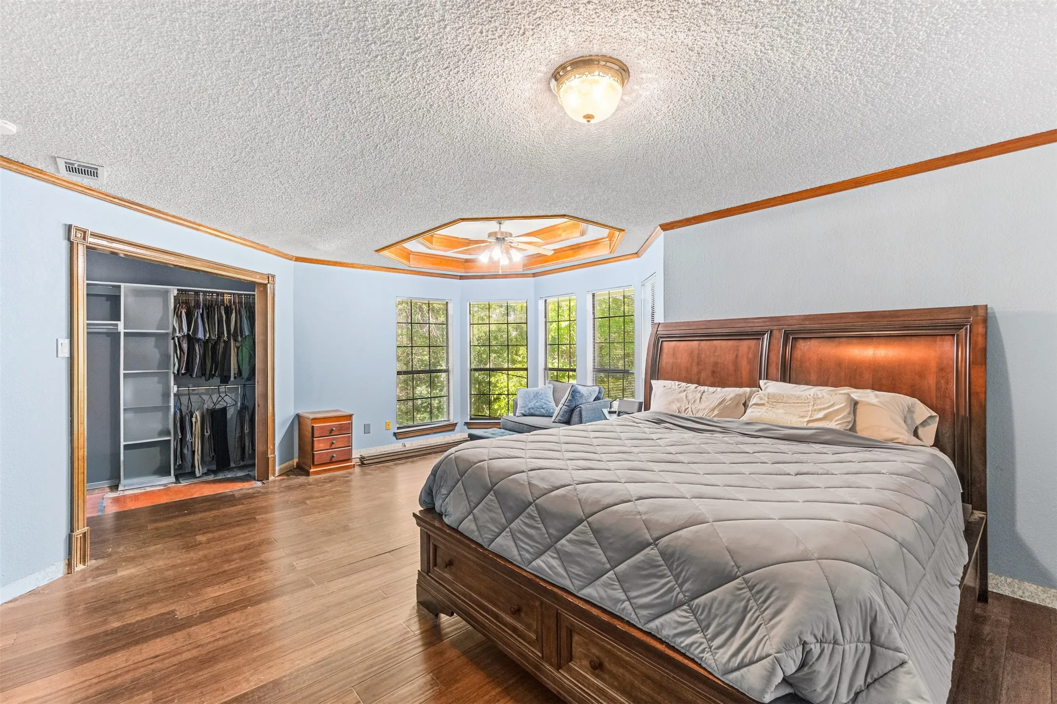 Single Family Residence For Sale in Dallas County , 1190 Whispering Oaks Drive, De Soto, Texas 75115, 3 Bedroom, 4 Bathroom, 2 Garage spaces, 3,437 Sqft, built in 1984, mls#21325712, Real Estate Agent in De Soto, Homes For Sale in Dallas county, Homes For Sale in De Soto, Realtor in De Soto Texas, Real Estate Brokerage Independent Realty Texas, Luminita Cordes Realtor