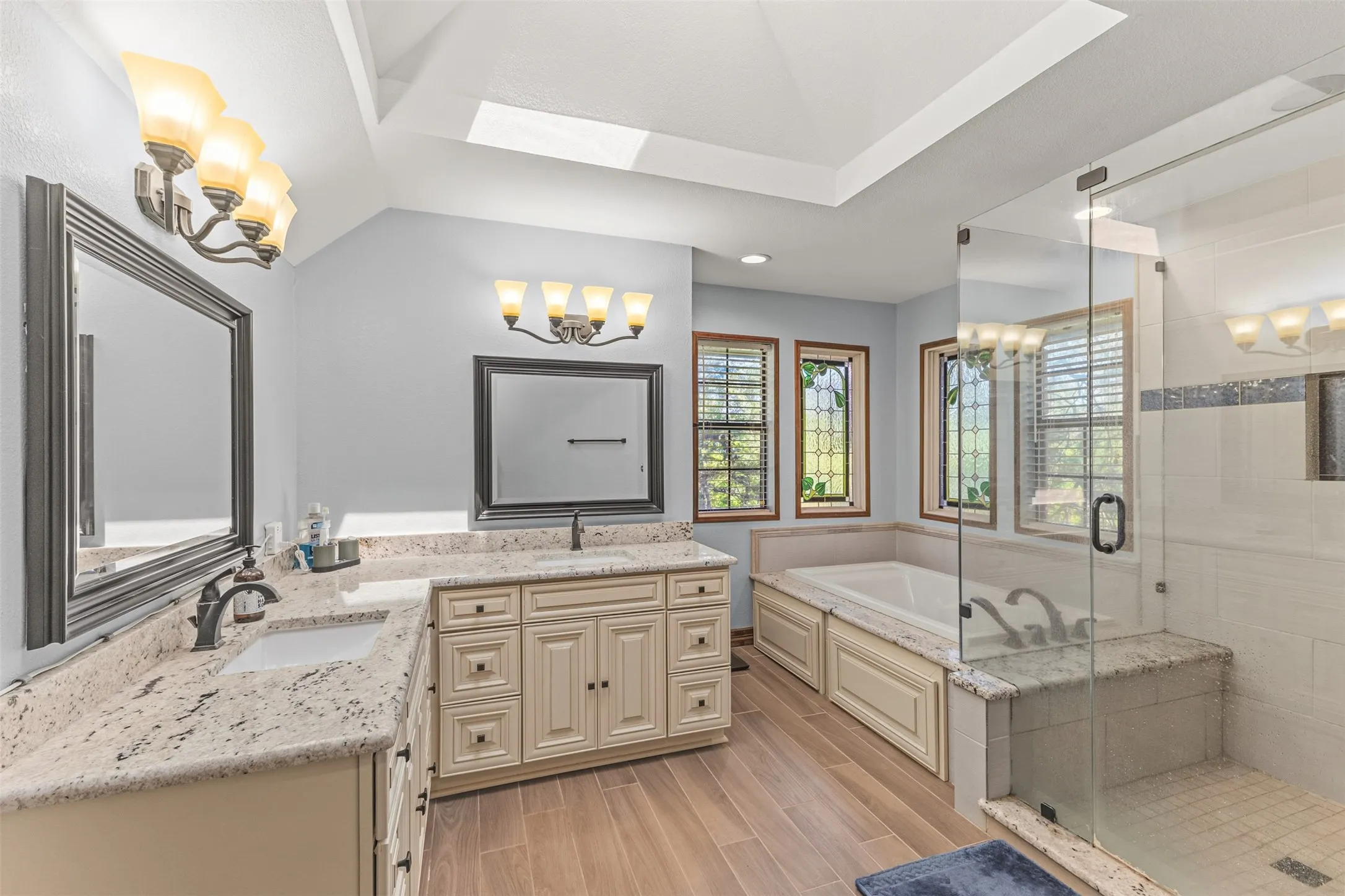 Single Family Residence For Sale in Dallas County , 1190 Whispering Oaks Drive, De Soto, Texas 75115, 3 Bedroom, 4 Bathroom, 2 Garage spaces, 3,437 Sqft, built in 1984, mls#21325712, Real Estate Agent in De Soto, Homes For Sale in Dallas county, Homes For Sale in De Soto, Realtor in De Soto Texas, Real Estate Brokerage Independent Realty Texas, Luminita Cordes Realtor