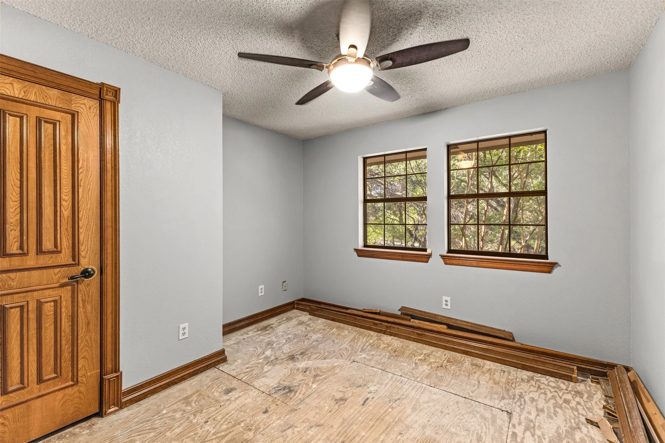 Single Family Residence For Sale in Dallas County , 1190 Whispering Oaks Drive, De Soto, Texas 75115, 3 Bedroom, 4 Bathroom, 2 Garage spaces, 3,437 Sqft, built in 1984, mls#21325712, Real Estate Agent in De Soto, Homes For Sale in Dallas county, Homes For Sale in De Soto, Realtor in De Soto Texas, Real Estate Brokerage Independent Realty Texas, Luminita Cordes Realtor