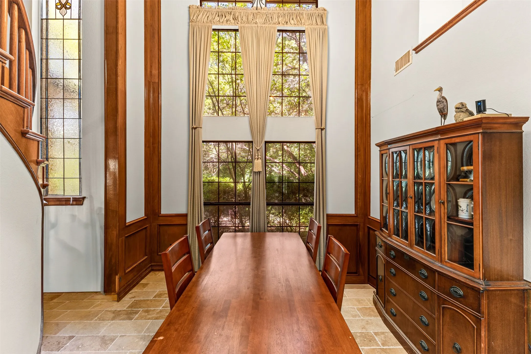 Single Family Residence For Sale in Dallas County , 1190 Whispering Oaks Drive, De Soto, Texas 75115, 3 Bedroom, 4 Bathroom, 2 Garage spaces, 3,437 Sqft, built in 1984, mls#21325712, Real Estate Agent in De Soto, Homes For Sale in Dallas county, Homes For Sale in De Soto, Realtor in De Soto Texas, Real Estate Brokerage Independent Realty Texas, Luminita Cordes Realtor