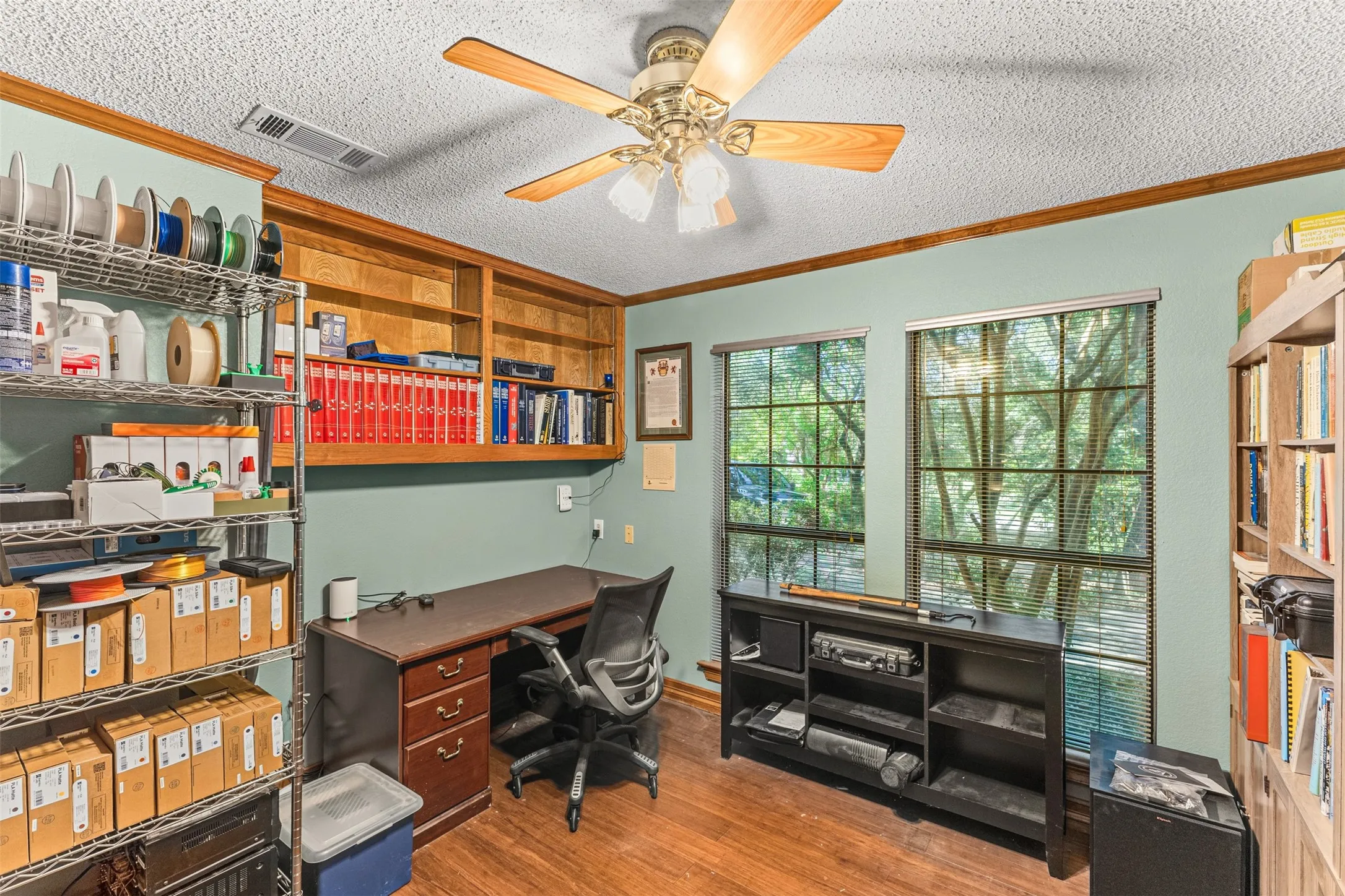 Single Family Residence For Sale in Dallas County , 1190 Whispering Oaks Drive, De Soto, Texas 75115, 3 Bedroom, 4 Bathroom, 2 Garage spaces, 3,437 Sqft, built in 1984, mls#21325712, Real Estate Agent in De Soto, Homes For Sale in Dallas county, Homes For Sale in De Soto, Realtor in De Soto Texas, Real Estate Brokerage Independent Realty Texas, Luminita Cordes Realtor