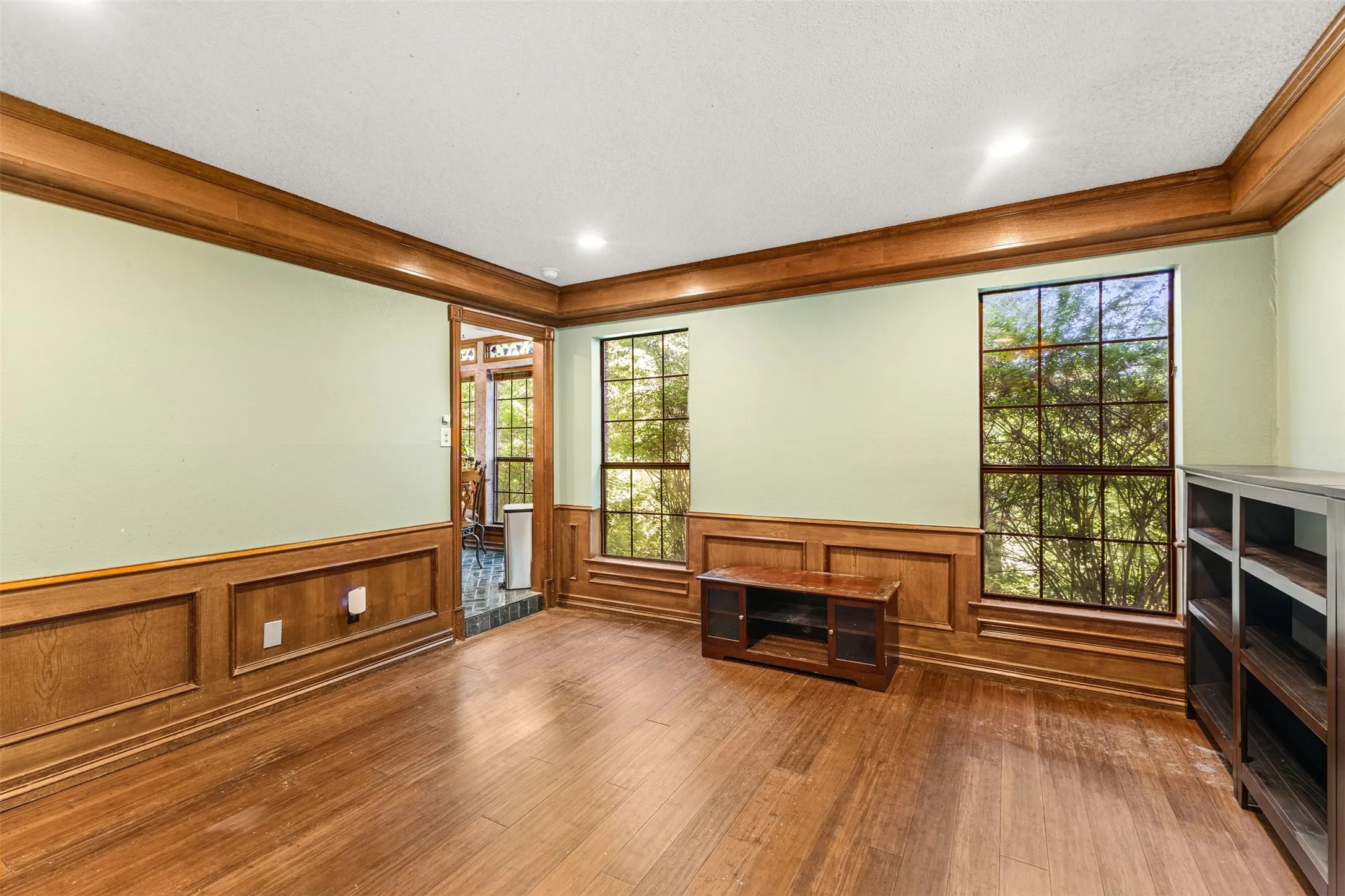 Single Family Residence For Sale in Dallas County , 1190 Whispering Oaks Drive, De Soto, Texas 75115, 3 Bedroom, 4 Bathroom, 2 Garage spaces, 3,437 Sqft, built in 1984, mls#21325712, Real Estate Agent in De Soto, Homes For Sale in Dallas county, Homes For Sale in De Soto, Realtor in De Soto Texas, Real Estate Brokerage Independent Realty Texas, Luminita Cordes Realtor
