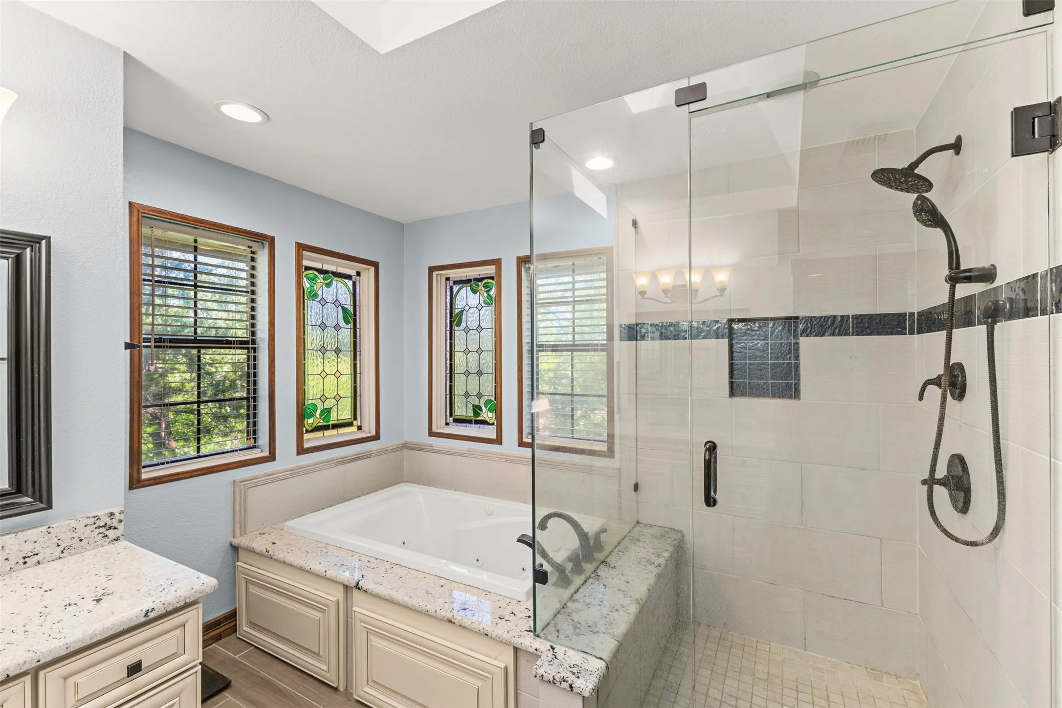 Single Family Residence For Sale in Dallas County , 1190 Whispering Oaks Drive, De Soto, Texas 75115, 3 Bedroom, 4 Bathroom, 2 Garage spaces, 3,437 Sqft, built in 1984, mls#21325712, Real Estate Agent in De Soto, Homes For Sale in Dallas county, Homes For Sale in De Soto, Realtor in De Soto Texas, Real Estate Brokerage Independent Realty Texas, Luminita Cordes Realtor
