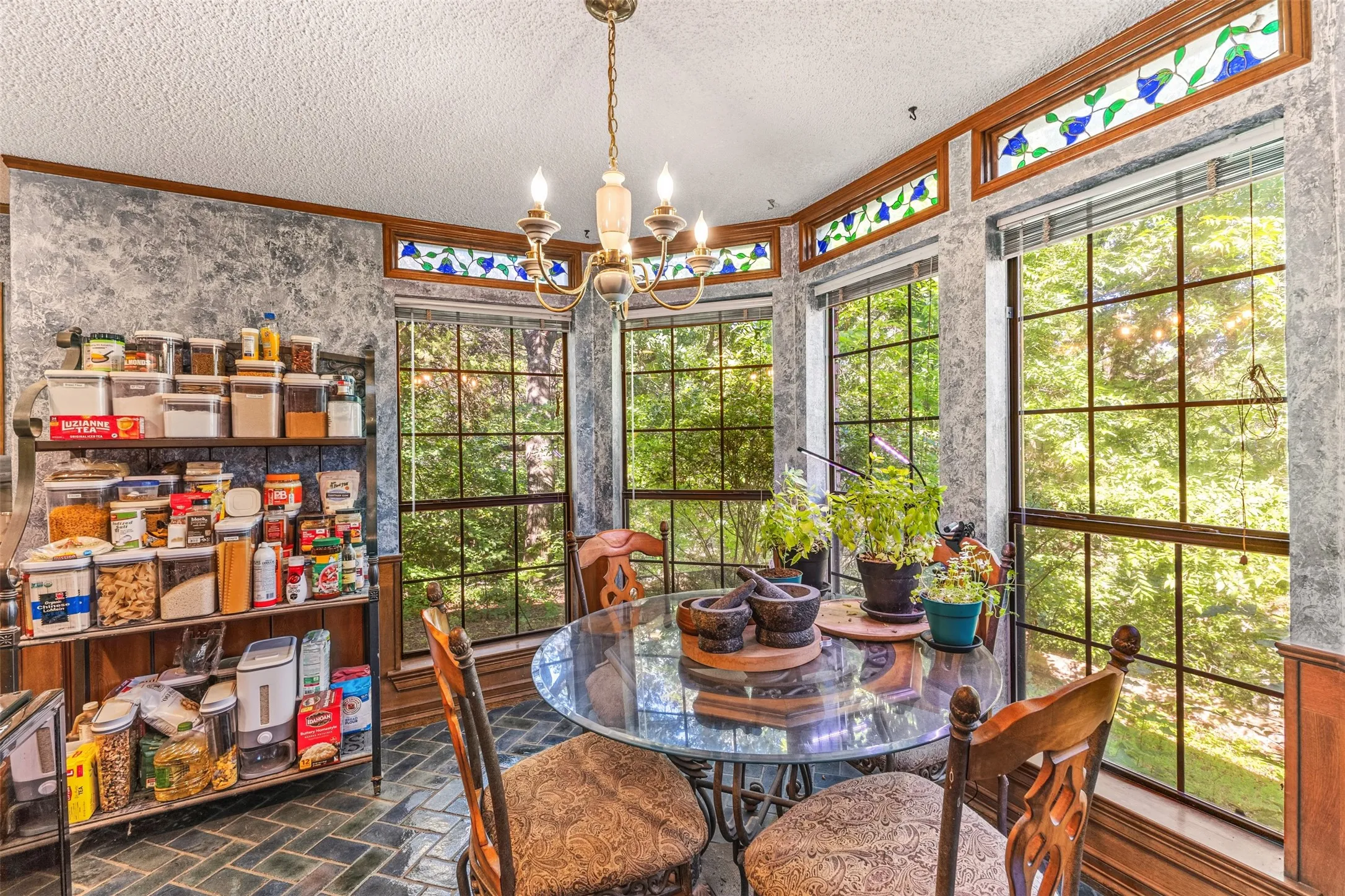 Single Family Residence For Sale in Dallas County , 1190 Whispering Oaks Drive, De Soto, Texas 75115, 3 Bedroom, 4 Bathroom, 2 Garage spaces, 3,437 Sqft, built in 1984, mls#21325712, Real Estate Agent in De Soto, Homes For Sale in Dallas county, Homes For Sale in De Soto, Realtor in De Soto Texas, Real Estate Brokerage Independent Realty Texas, Luminita Cordes Realtor