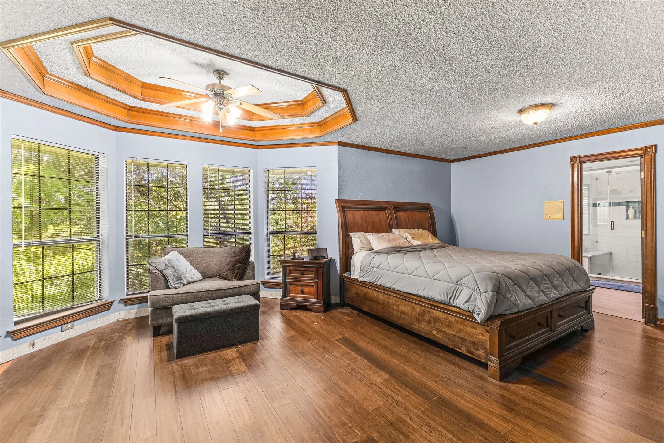 Single Family Residence For Sale in Dallas County , 1190 Whispering Oaks Drive, De Soto, Texas 75115, 3 Bedroom, 4 Bathroom, 2 Garage spaces, 3,437 Sqft, built in 1984, mls#21325712, Real Estate Agent in De Soto, Homes For Sale in Dallas county, Homes For Sale in De Soto, Realtor in De Soto Texas, Real Estate Brokerage Independent Realty Texas, Luminita Cordes Realtor