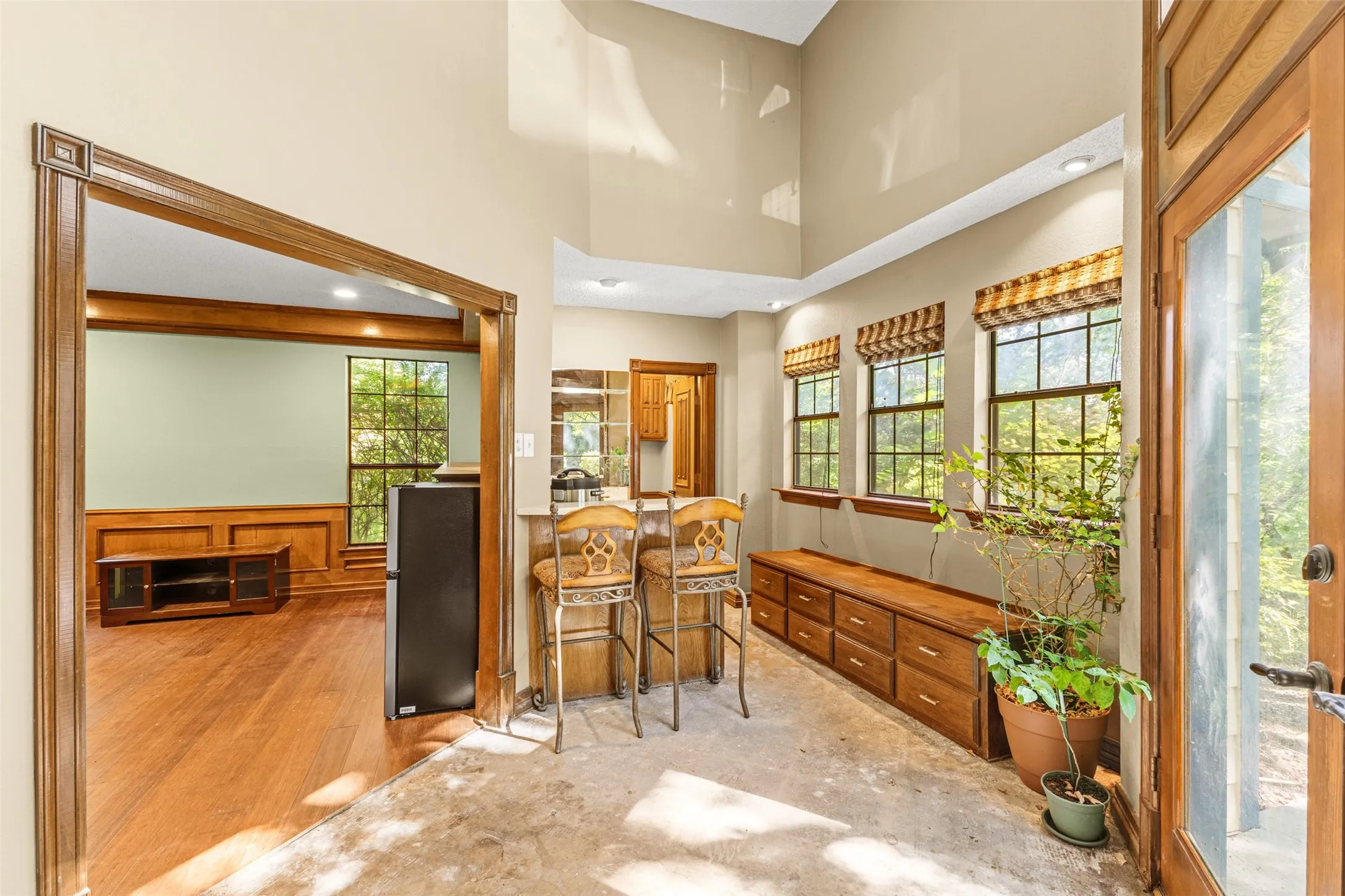 Single Family Residence For Sale in Dallas County , 1190 Whispering Oaks Drive, De Soto, Texas 75115, 3 Bedroom, 4 Bathroom, 2 Garage spaces, 3,437 Sqft, built in 1984, mls#21325712, Real Estate Agent in De Soto, Homes For Sale in Dallas county, Homes For Sale in De Soto, Realtor in De Soto Texas, Real Estate Brokerage Independent Realty Texas, Luminita Cordes Realtor
