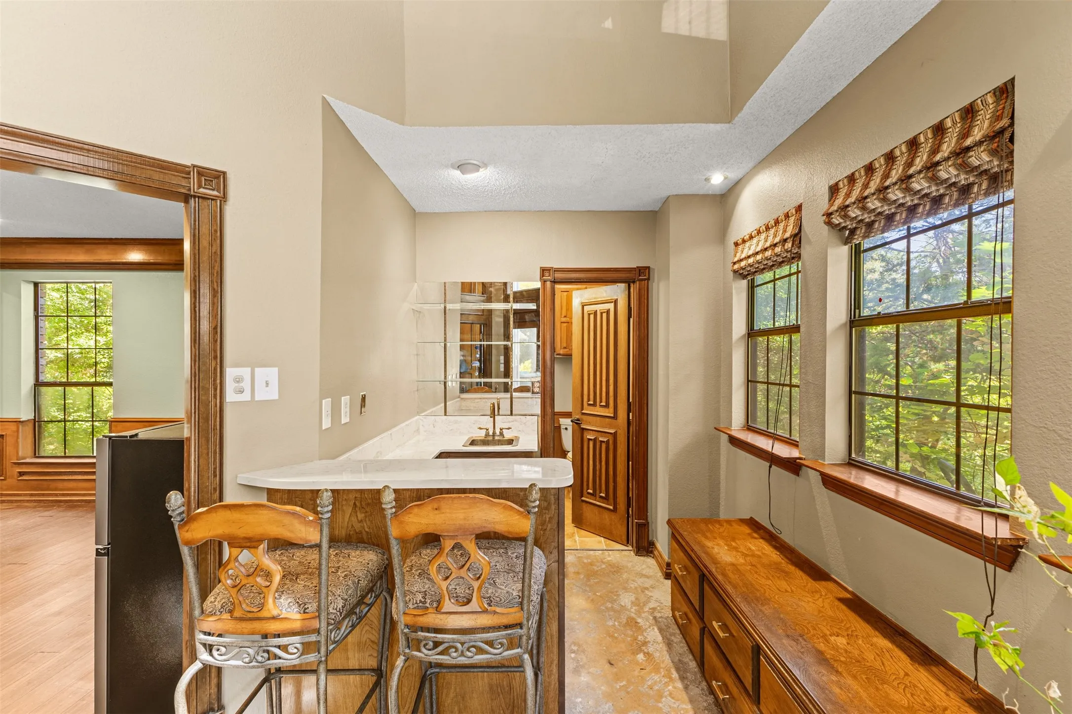 Single Family Residence For Sale in Dallas County , 1190 Whispering Oaks Drive, De Soto, Texas 75115, 3 Bedroom, 4 Bathroom, 2 Garage spaces, 3,437 Sqft, built in 1984, mls#21325712, Real Estate Agent in De Soto, Homes For Sale in Dallas county, Homes For Sale in De Soto, Realtor in De Soto Texas, Real Estate Brokerage Independent Realty Texas, Luminita Cordes Realtor
