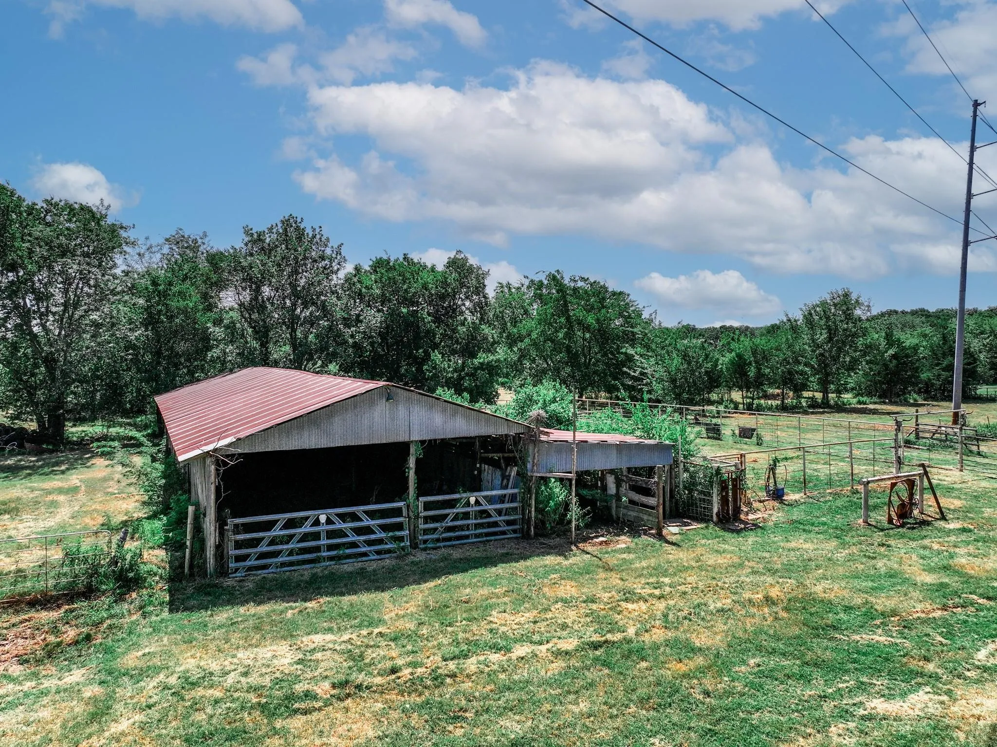 Farm For Sale in Hunt County , 2341 FM 2649, Lone Oak, Texas 75453, 3 Bedroom, 2 Bathroom, 2 Garage spaces, 1,556 Sqft, built in 1970, mls#21342891, Real Estate Agent in Lone Oak, Homes For Sale in Hunt county, Homes For Sale in Lone Oak, Realtor in Lone Oak Texas, Real Estate Brokerage Independent Realty Texas, Luminita Cordes Realtor