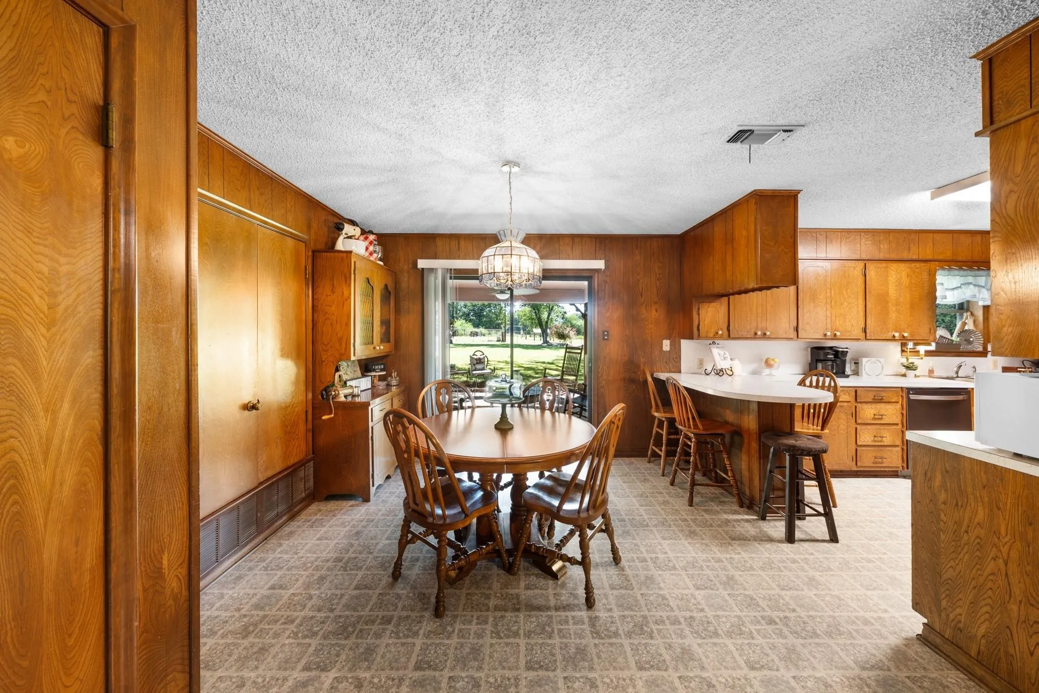 Farm For Sale in Hunt County , 2341 FM 2649, Lone Oak, Texas 75453, 3 Bedroom, 2 Bathroom, 2 Garage spaces, 1,556 Sqft, built in 1970, mls#21342891, Real Estate Agent in Lone Oak, Homes For Sale in Hunt county, Homes For Sale in Lone Oak, Realtor in Lone Oak Texas, Real Estate Brokerage Independent Realty Texas, Luminita Cordes Realtor