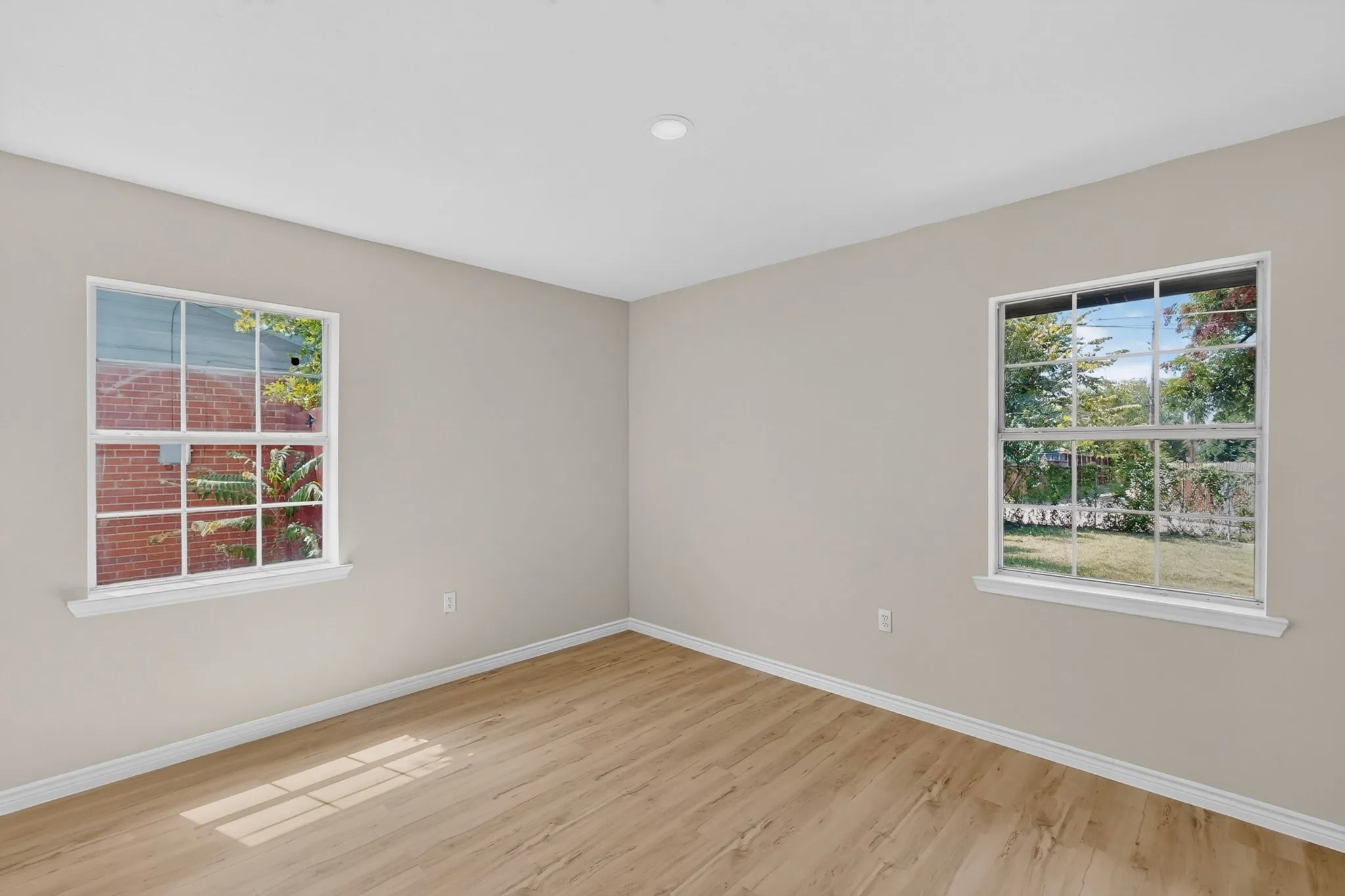 Single Family Residence For Sale in Dallas County , 4911 Sandra Lynn Drive, Mesquite, Texas 75150, 4 Bedroom, 2 Bathroom, Garage spaces, 1,416 Sqft, built in 1960, mls#21351351, Real Estate Agent in Mesquite, Homes For Sale in Dallas county, Homes For Sale in Mesquite, Realtor in Mesquite Texas, Real Estate Brokerage Independent Realty Texas, Luminita Cordes Realtor
