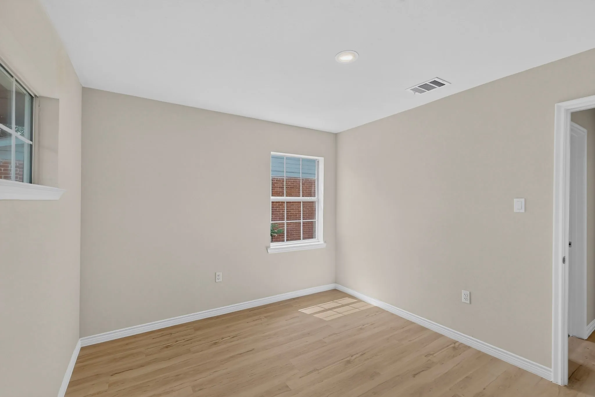 Single Family Residence For Sale in Dallas County , 4911 Sandra Lynn Drive, Mesquite, Texas 75150, 4 Bedroom, 2 Bathroom, Garage spaces, 1,416 Sqft, built in 1960, mls#21351351, Real Estate Agent in Mesquite, Homes For Sale in Dallas county, Homes For Sale in Mesquite, Realtor in Mesquite Texas, Real Estate Brokerage Independent Realty Texas, Luminita Cordes Realtor