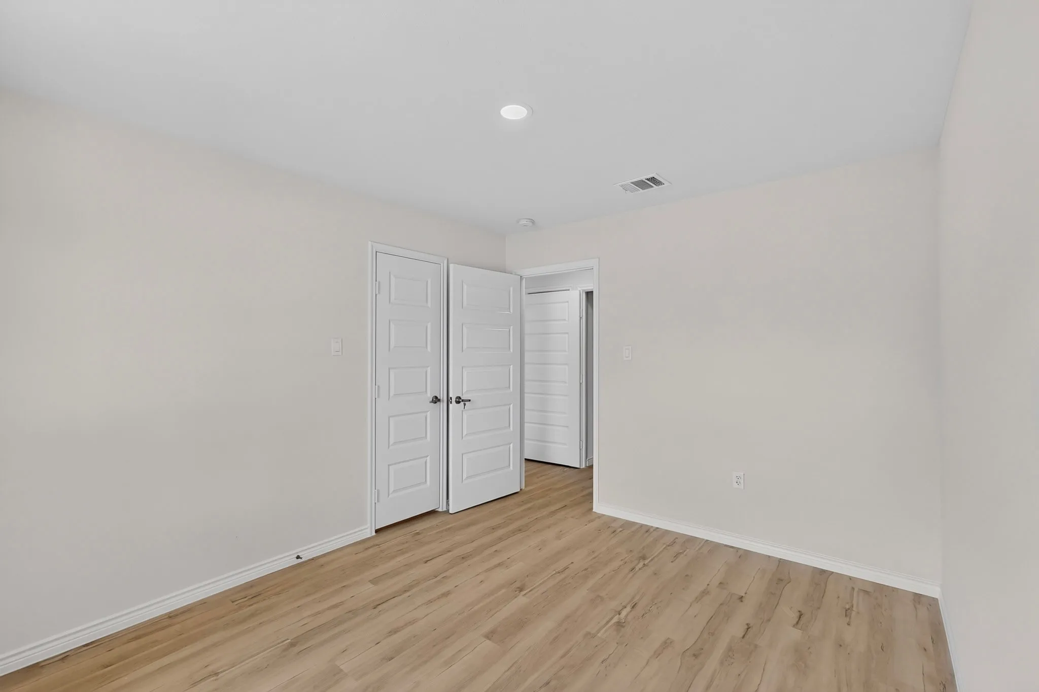 Single Family Residence For Sale in Dallas County , 4911 Sandra Lynn Drive, Mesquite, Texas 75150, 4 Bedroom, 2 Bathroom, Garage spaces, 1,416 Sqft, built in 1960, mls#21351351, Real Estate Agent in Mesquite, Homes For Sale in Dallas county, Homes For Sale in Mesquite, Realtor in Mesquite Texas, Real Estate Brokerage Independent Realty Texas, Luminita Cordes Realtor