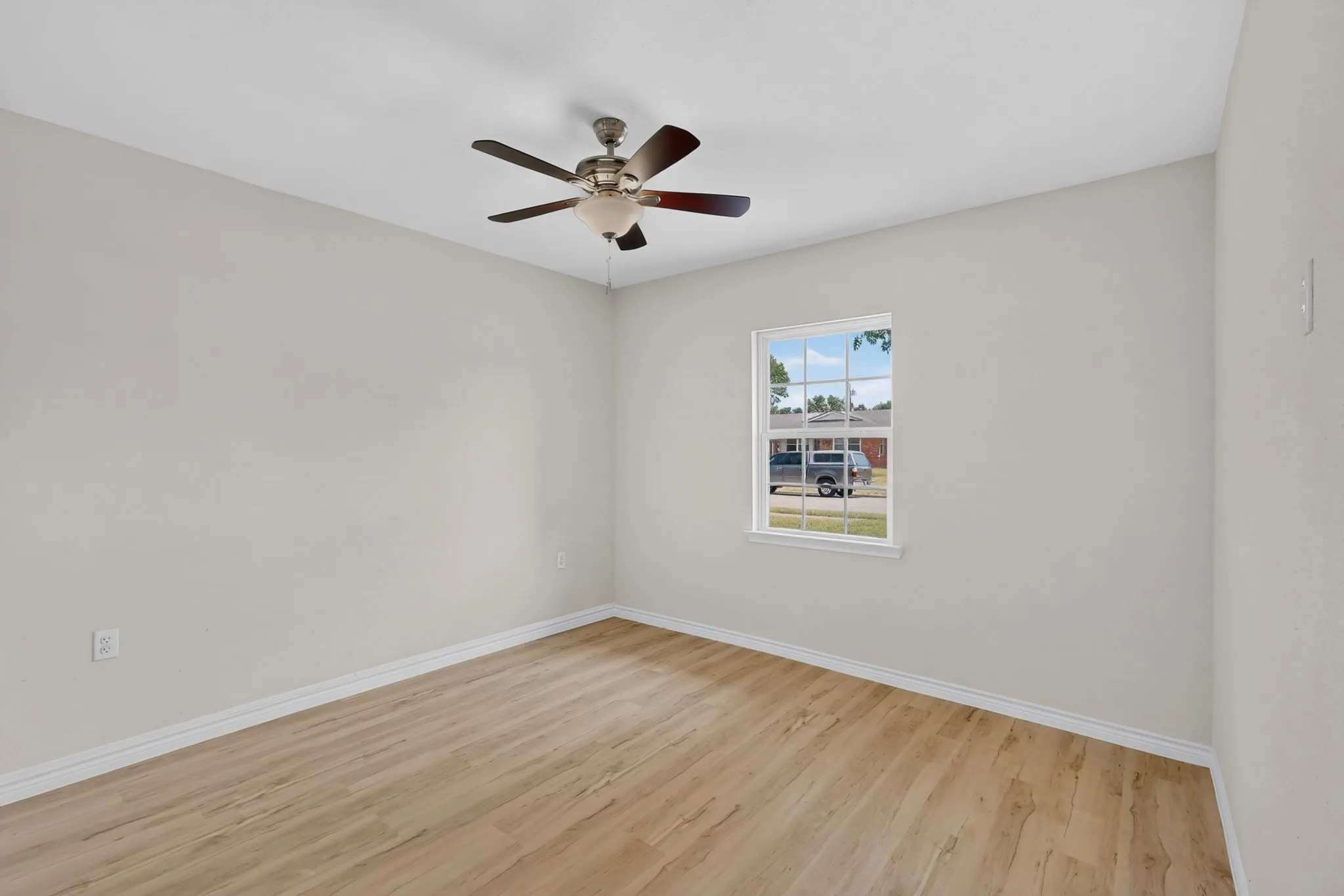 Single Family Residence For Sale in Dallas County , 4911 Sandra Lynn Drive, Mesquite, Texas 75150, 4 Bedroom, 2 Bathroom, Garage spaces, 1,416 Sqft, built in 1960, mls#21351351, Real Estate Agent in Mesquite, Homes For Sale in Dallas county, Homes For Sale in Mesquite, Realtor in Mesquite Texas, Real Estate Brokerage Independent Realty Texas, Luminita Cordes Realtor