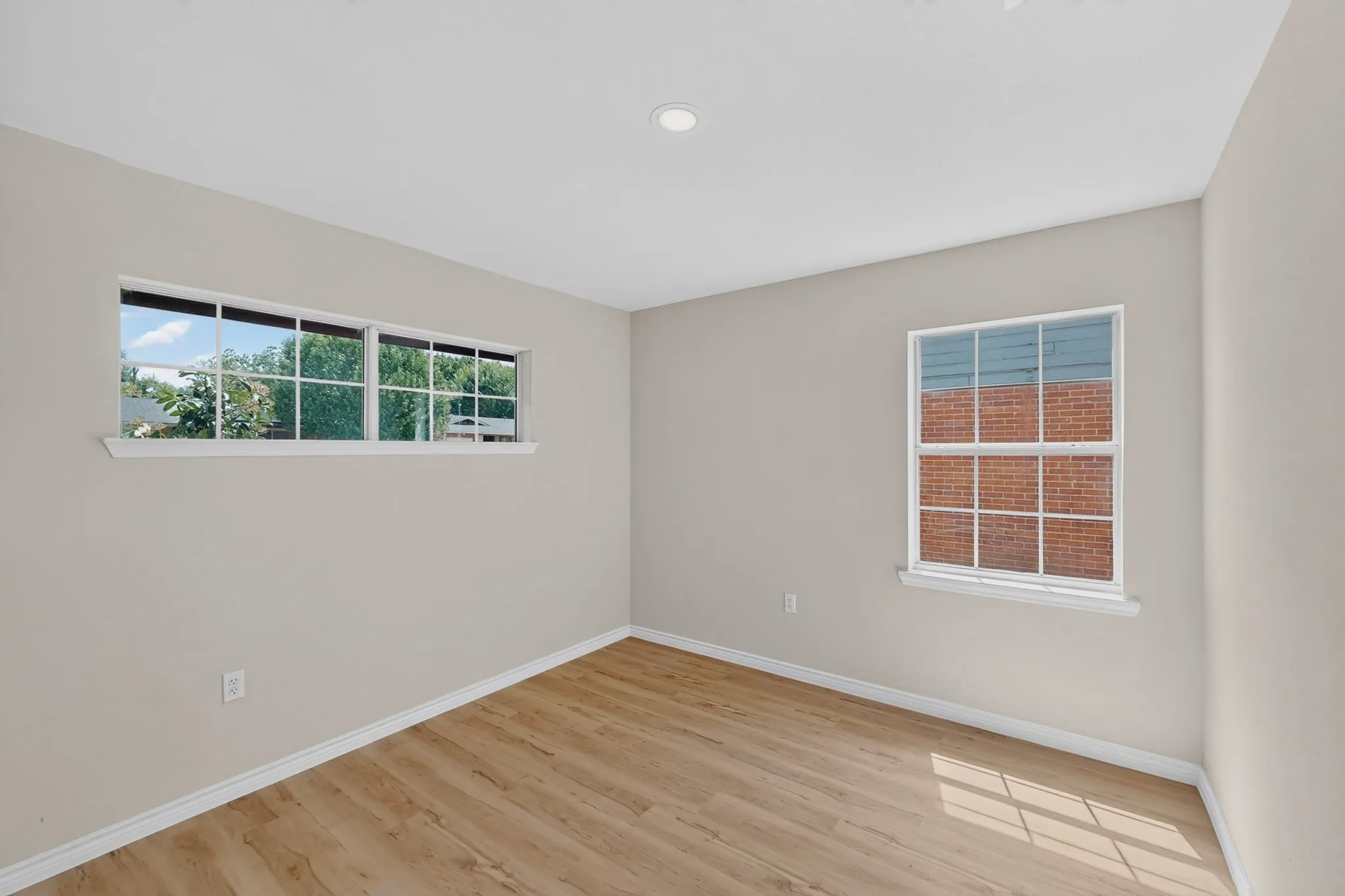 Single Family Residence For Sale in Dallas County , 4911 Sandra Lynn Drive, Mesquite, Texas 75150, 4 Bedroom, 2 Bathroom, Garage spaces, 1,416 Sqft, built in 1960, mls#21351351, Real Estate Agent in Mesquite, Homes For Sale in Dallas county, Homes For Sale in Mesquite, Realtor in Mesquite Texas, Real Estate Brokerage Independent Realty Texas, Luminita Cordes Realtor