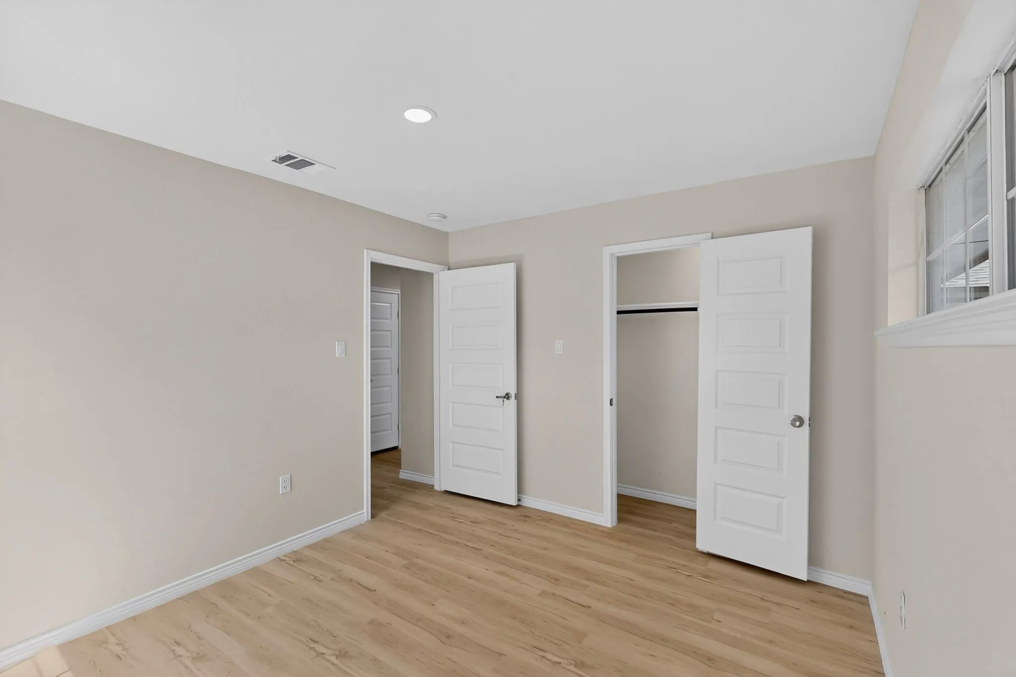 Single Family Residence For Sale in Dallas County , 4911 Sandra Lynn Drive, Mesquite, Texas 75150, 4 Bedroom, 2 Bathroom, Garage spaces, 1,416 Sqft, built in 1960, mls#21351351, Real Estate Agent in Mesquite, Homes For Sale in Dallas county, Homes For Sale in Mesquite, Realtor in Mesquite Texas, Real Estate Brokerage Independent Realty Texas, Luminita Cordes Realtor