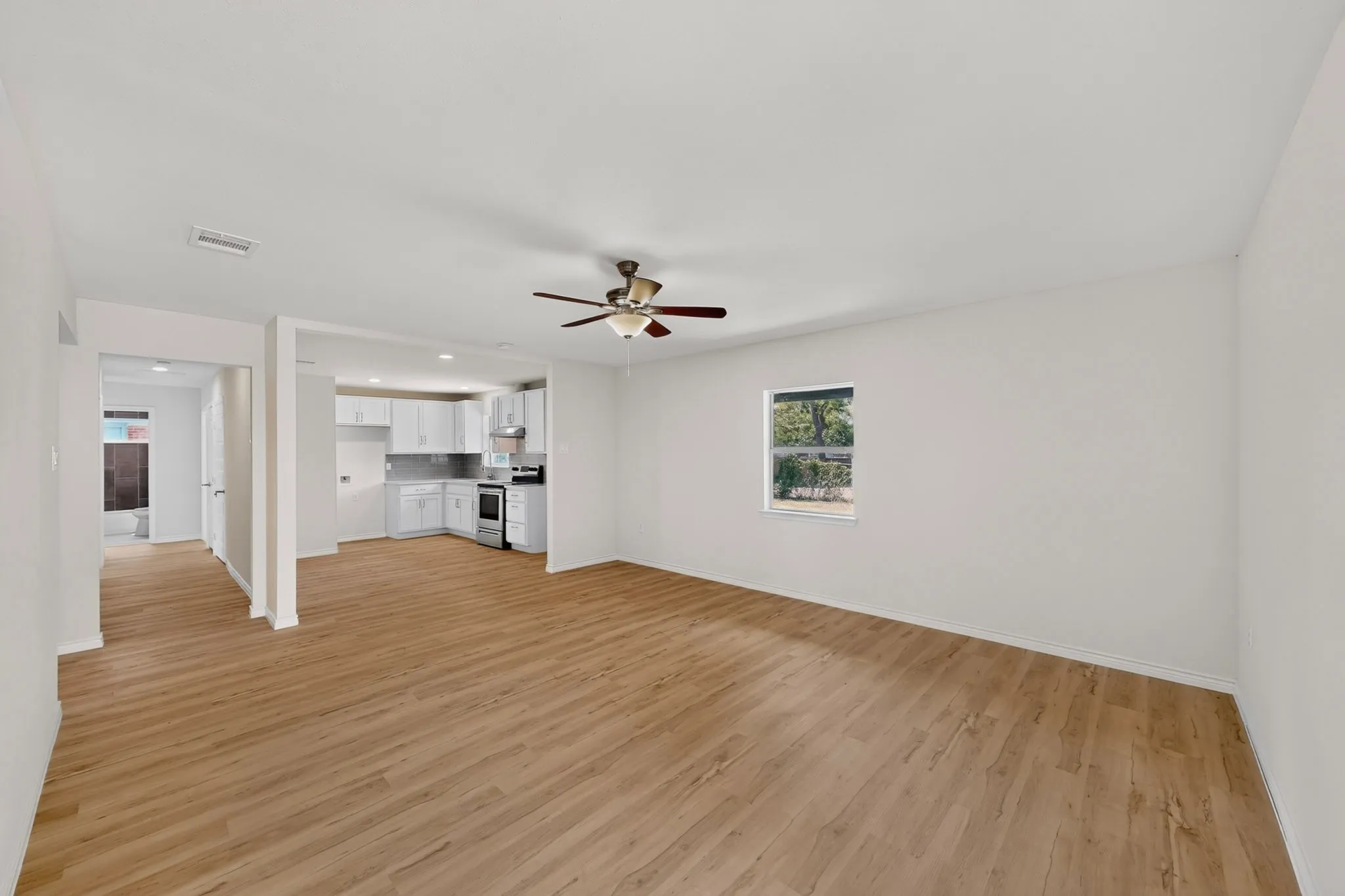 Single Family Residence For Sale in Dallas County , 4911 Sandra Lynn Drive, Mesquite, Texas 75150, 4 Bedroom, 2 Bathroom, Garage spaces, 1,416 Sqft, built in 1960, mls#21351351, Real Estate Agent in Mesquite, Homes For Sale in Dallas county, Homes For Sale in Mesquite, Realtor in Mesquite Texas, Real Estate Brokerage Independent Realty Texas, Luminita Cordes Realtor