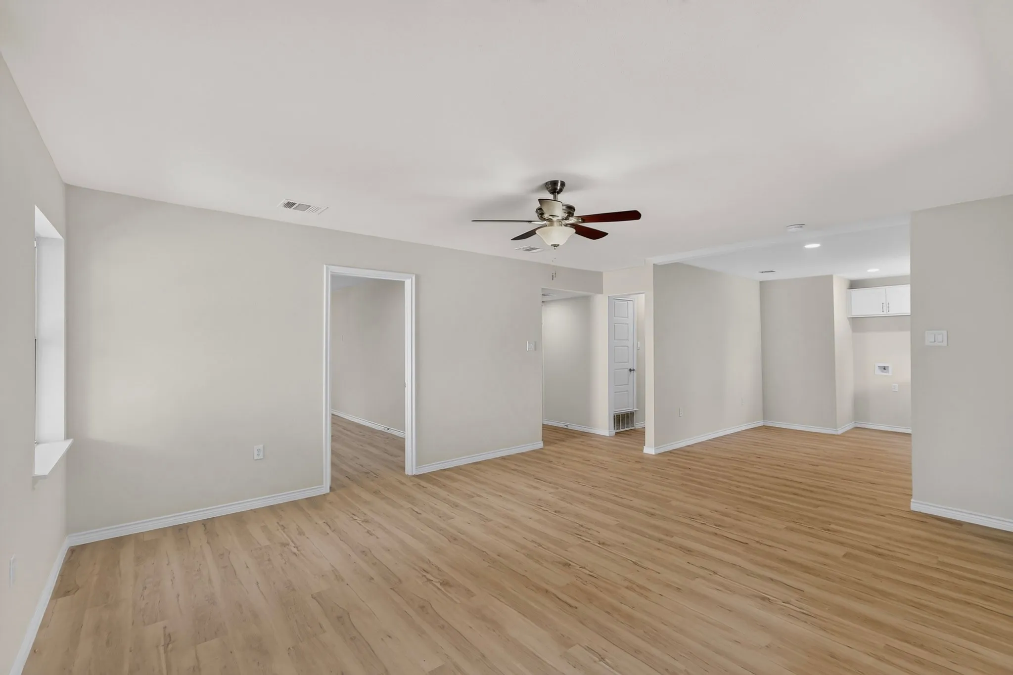 Single Family Residence For Sale in Dallas County , 4911 Sandra Lynn Drive, Mesquite, Texas 75150, 4 Bedroom, 2 Bathroom, Garage spaces, 1,416 Sqft, built in 1960, mls#21351351, Real Estate Agent in Mesquite, Homes For Sale in Dallas county, Homes For Sale in Mesquite, Realtor in Mesquite Texas, Real Estate Brokerage Independent Realty Texas, Luminita Cordes Realtor