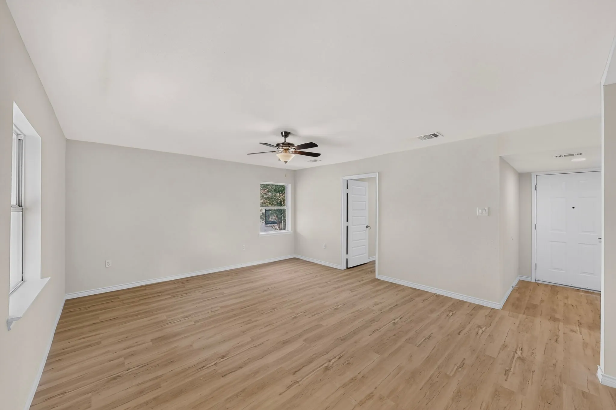 Single Family Residence For Sale in Dallas County , 4911 Sandra Lynn Drive, Mesquite, Texas 75150, 4 Bedroom, 2 Bathroom, Garage spaces, 1,416 Sqft, built in 1960, mls#21351351, Real Estate Agent in Mesquite, Homes For Sale in Dallas county, Homes For Sale in Mesquite, Realtor in Mesquite Texas, Real Estate Brokerage Independent Realty Texas, Luminita Cordes Realtor