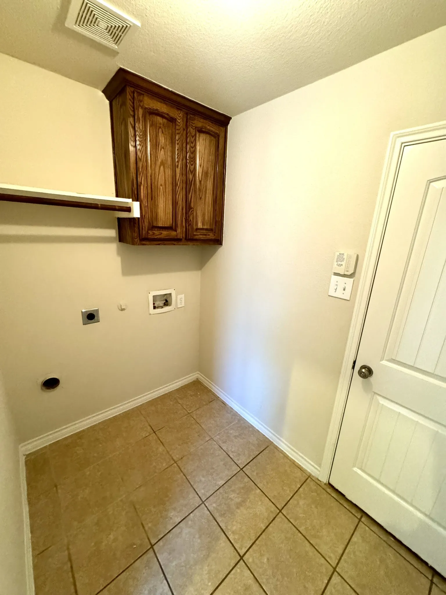 Single Family Residence For Rent in Collin County , 1703 Stonewick Drive, Allen, Texas 75002, 3 Bedroom, 2 Bathroom, 2 Garage spaces, 2,088 Sqft, built in 2008, mls#21351821, Real Estate Agent in Allen, Homes For Rent in Collin county, Homes For Rent in Allen, Realtor in Allen Texas, Real Estate Brokerage Independent Realty Texas, Luminita Cordes Realtor