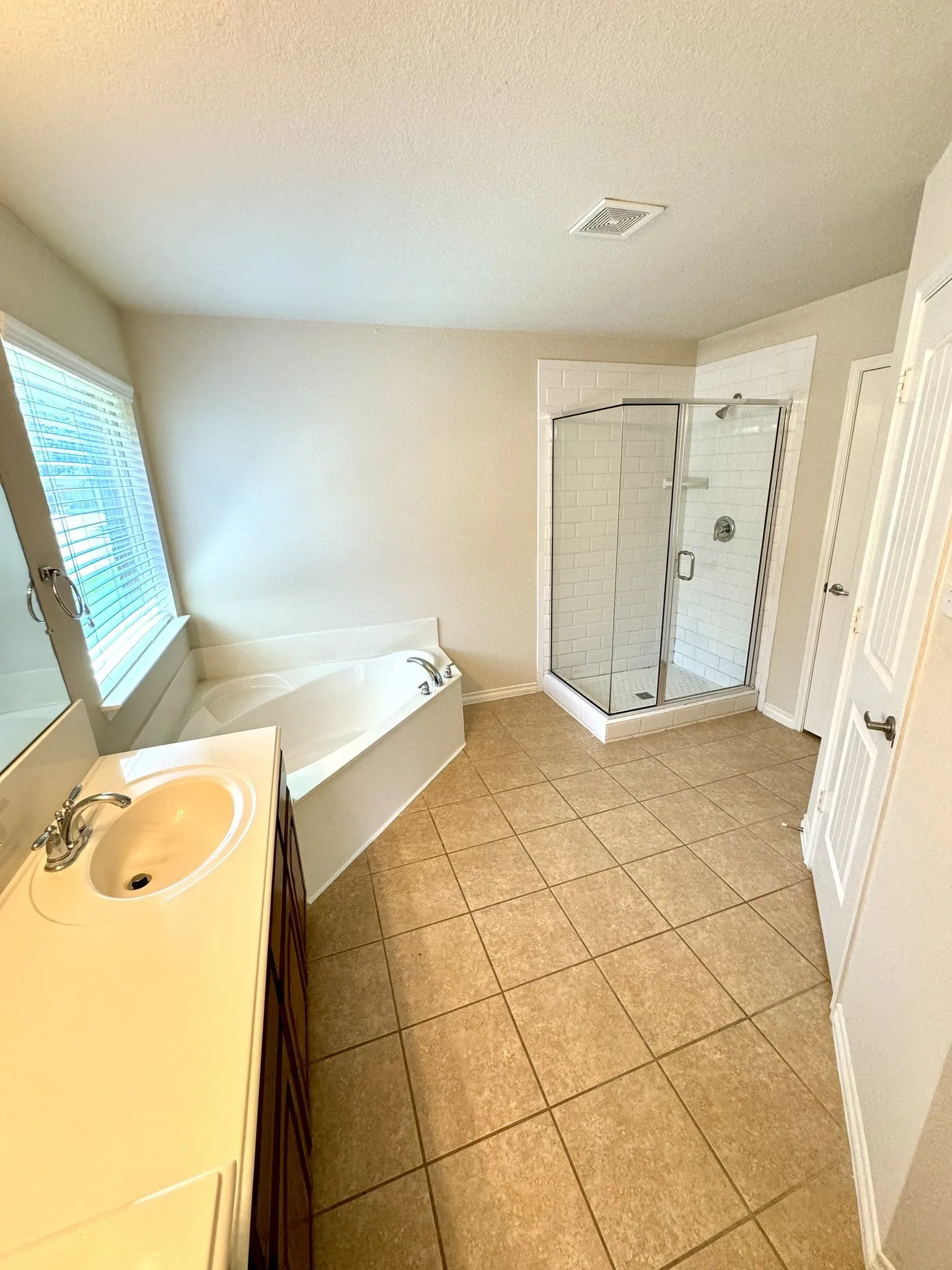Single Family Residence For Rent in Collin County , 1703 Stonewick Drive, Allen, Texas 75002, 3 Bedroom, 2 Bathroom, 2 Garage spaces, 2,088 Sqft, built in 2008, mls#21351821, Real Estate Agent in Allen, Homes For Rent in Collin county, Homes For Rent in Allen, Realtor in Allen Texas, Real Estate Brokerage Independent Realty Texas, Luminita Cordes Realtor