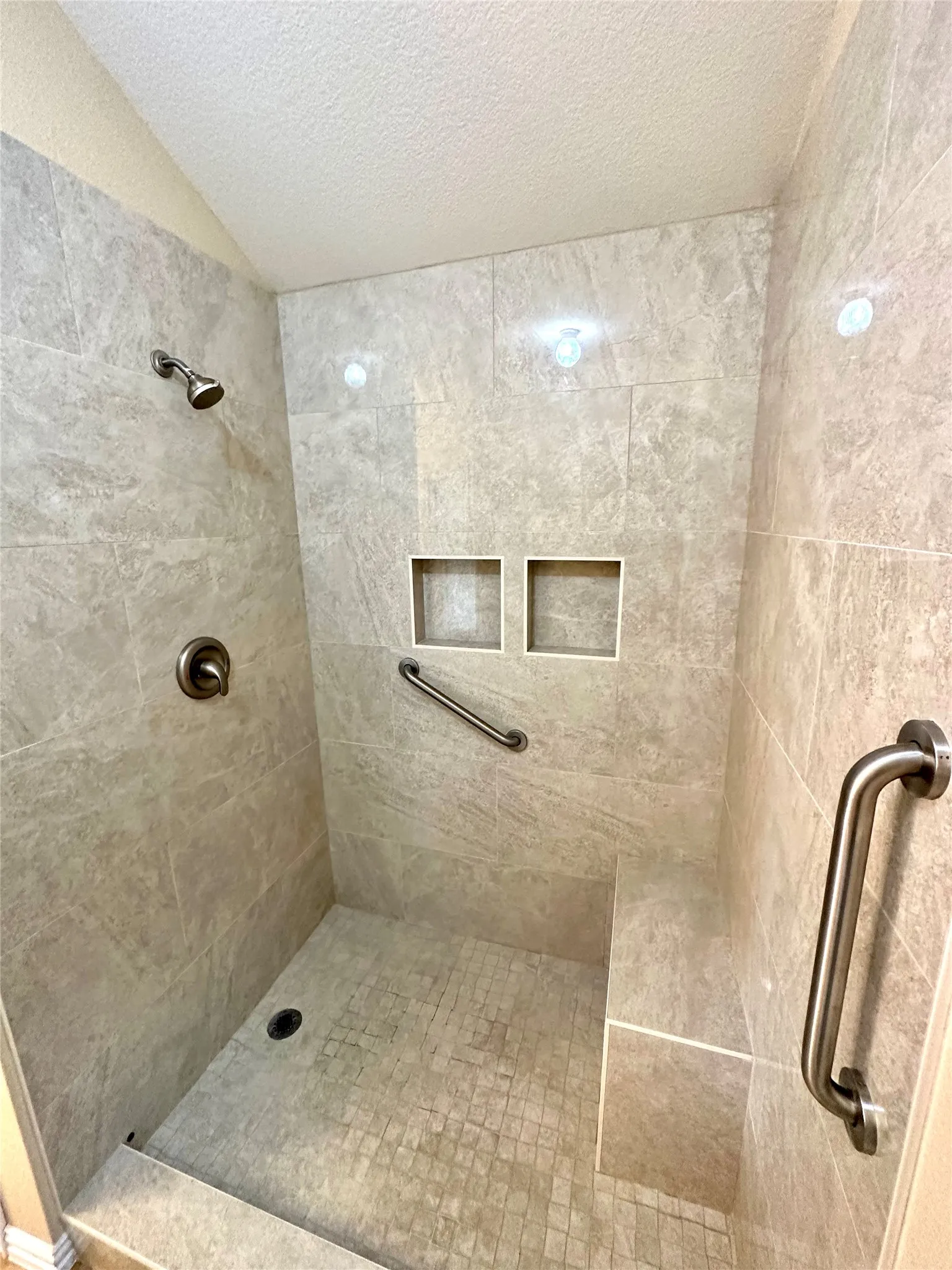 Single Family Residence For Rent in Collin County , 221 Creekwood Drive, Princeton, Texas 75407, 3 Bedroom, 2 Bathroom, 2 Garage spaces, 1,804 Sqft, built in 2009, mls#21352934, Real Estate Agent in Princeton, Homes For Rent in Collin county, Homes For Rent in Princeton, Realtor in Princeton Texas, Real Estate Brokerage Independent Realty Texas, Luminita Cordes Realtor