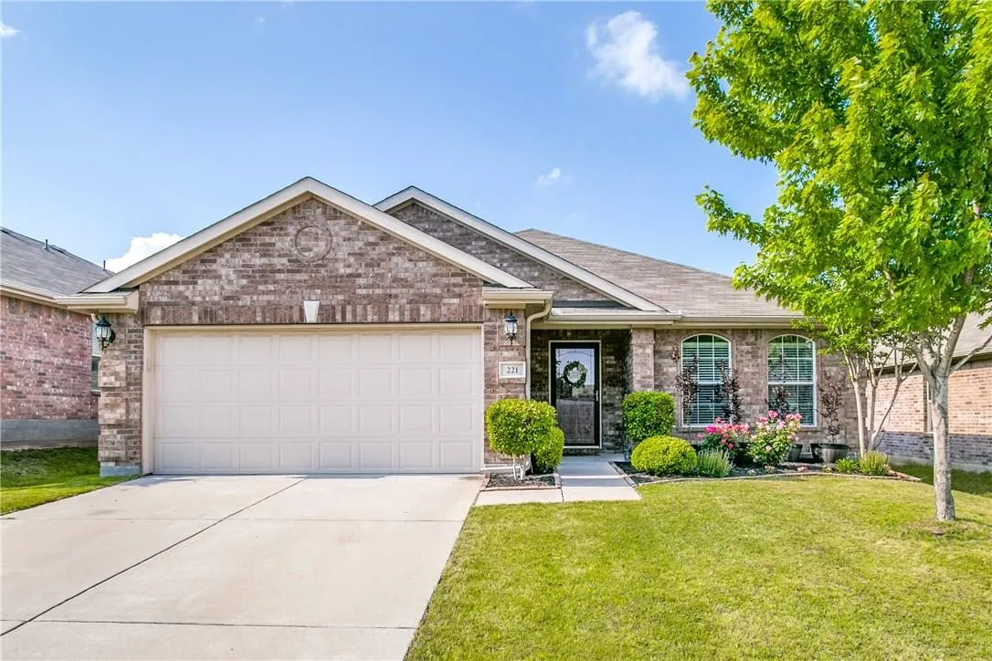 Single Family Residence For Rent in Collin County , 221 Creekwood Drive, Princeton, Texas 75407, 3 Bedroom, 2 Bathroom, 2 Garage spaces, 1,804 Sqft, built in 2009, mls#21352934, Real Estate Agent in Princeton, Homes For Rent in Collin county, Homes For Rent in Princeton, Realtor in Princeton Texas, Real Estate Brokerage Independent Realty Texas, Luminita Cordes Realtor