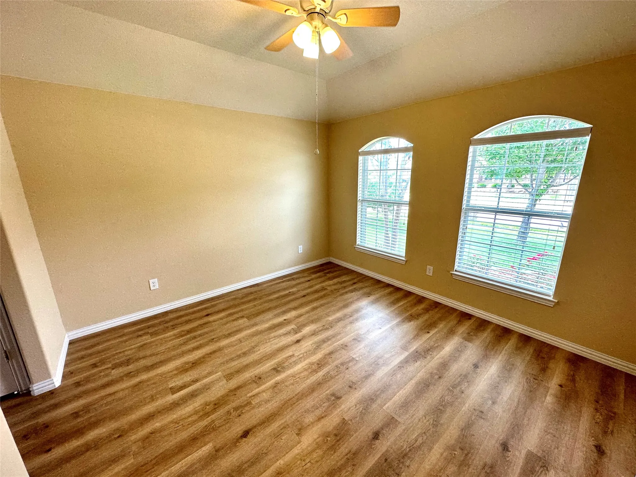 Single Family Residence For Rent in Collin County , 221 Creekwood Drive, Princeton, Texas 75407, 3 Bedroom, 2 Bathroom, 2 Garage spaces, 1,804 Sqft, built in 2009, mls#21352934, Real Estate Agent in Princeton, Homes For Rent in Collin county, Homes For Rent in Princeton, Realtor in Princeton Texas, Real Estate Brokerage Independent Realty Texas, Luminita Cordes Realtor