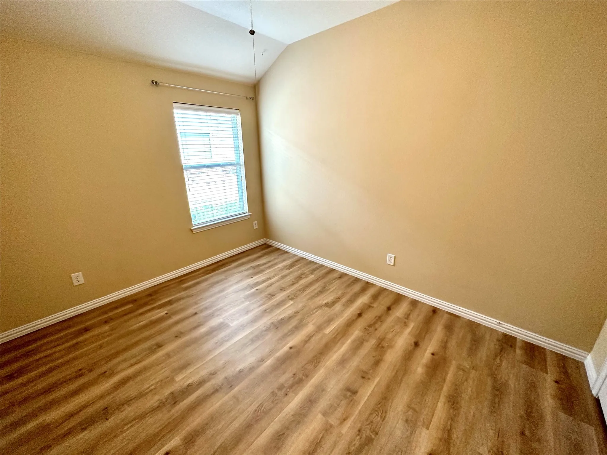 Single Family Residence For Rent in Collin County , 221 Creekwood Drive, Princeton, Texas 75407, 3 Bedroom, 2 Bathroom, 2 Garage spaces, 1,804 Sqft, built in 2009, mls#21352934, Real Estate Agent in Princeton, Homes For Rent in Collin county, Homes For Rent in Princeton, Realtor in Princeton Texas, Real Estate Brokerage Independent Realty Texas, Luminita Cordes Realtor