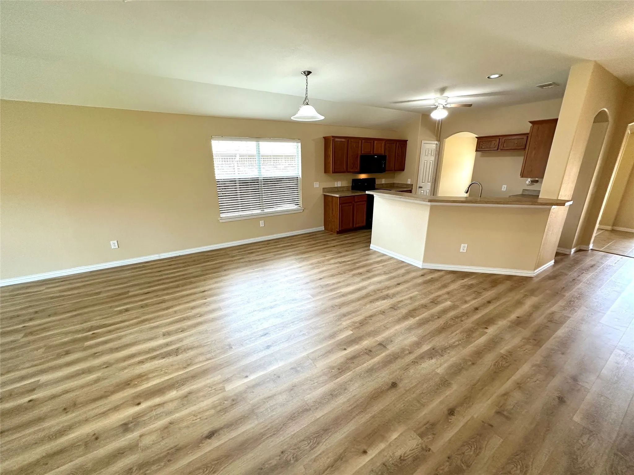 Single Family Residence For Rent in Collin County , 221 Creekwood Drive, Princeton, Texas 75407, 3 Bedroom, 2 Bathroom, 2 Garage spaces, 1,804 Sqft, built in 2009, mls#21352934, Real Estate Agent in Princeton, Homes For Rent in Collin county, Homes For Rent in Princeton, Realtor in Princeton Texas, Real Estate Brokerage Independent Realty Texas, Luminita Cordes Realtor