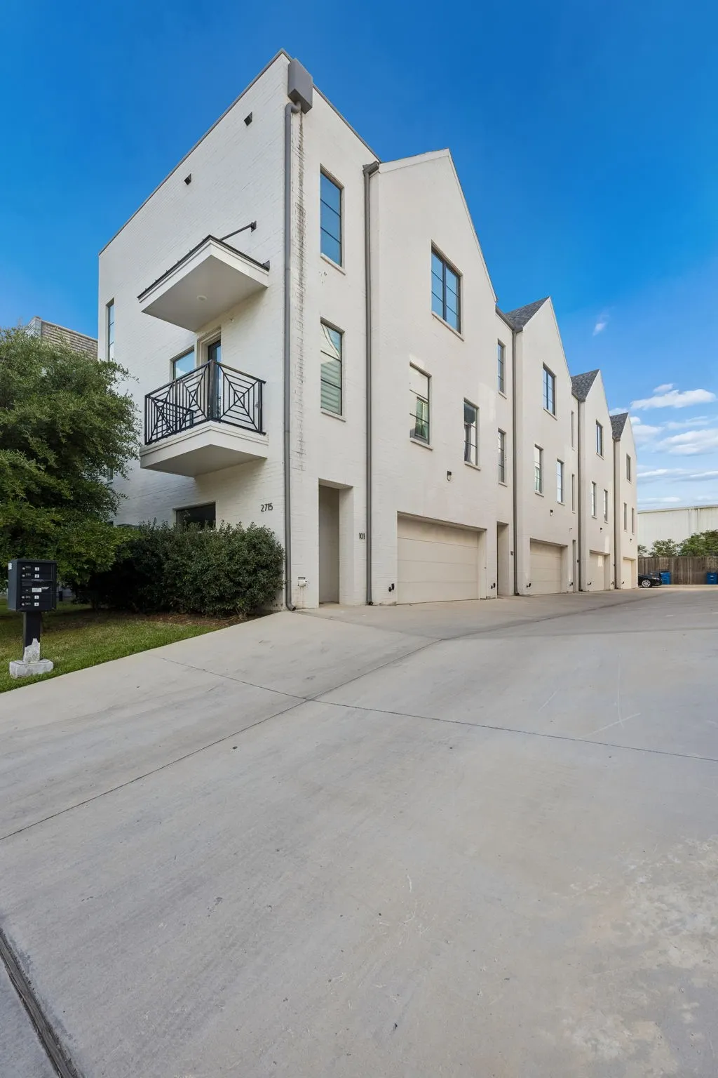 Olerio Homes built this wonderful townhome/condo project