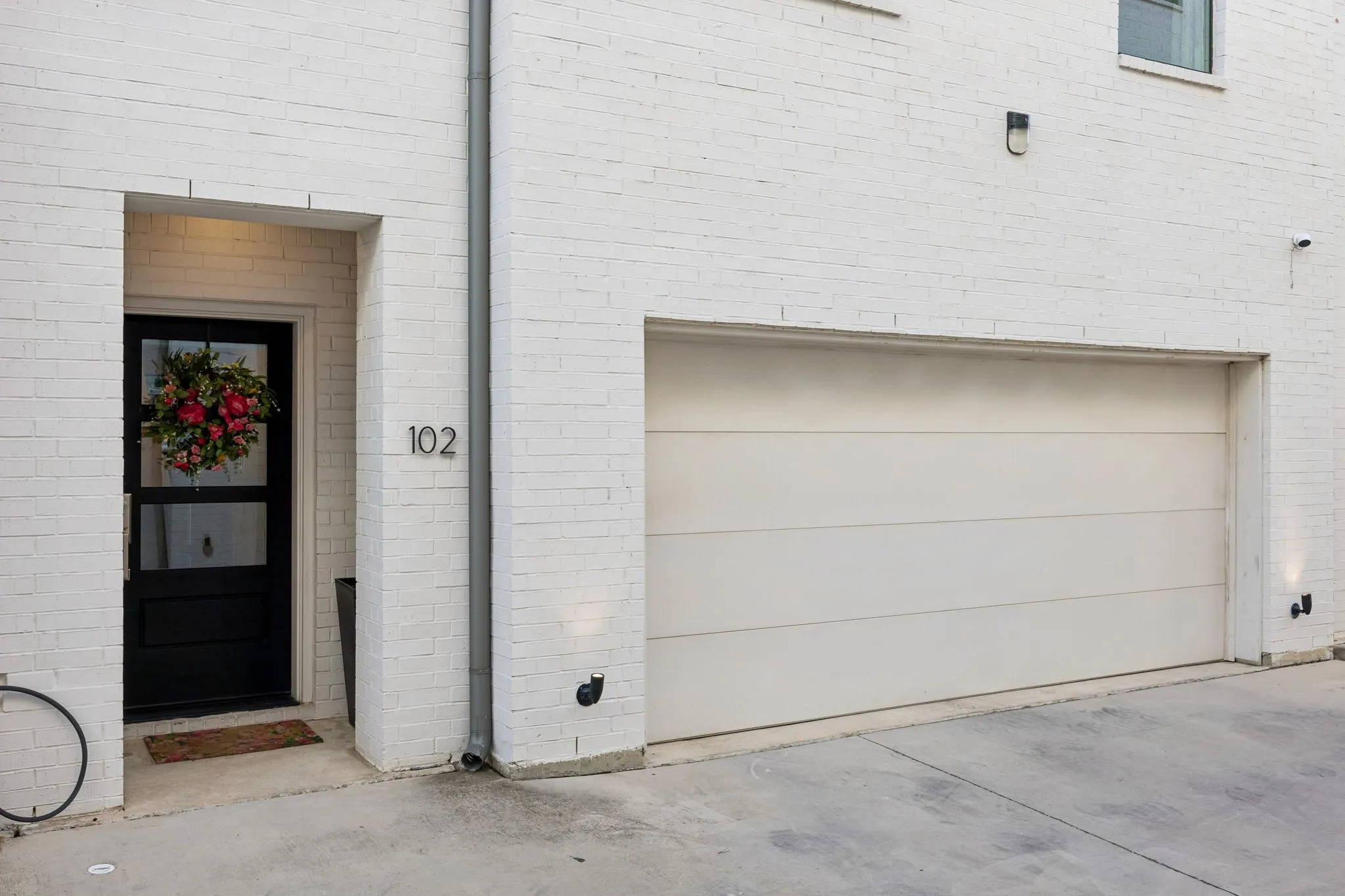 Condominium For Rent in Dallas County , 2715 Kimsey Drive 102, Dallas, Texas 75235, 2 Bedrooms, 3 Bathrooms, 2 Garage spaces, 1,888 Sqft, built in 2020, Price $4,500, mls#21335927, Real Estate Agent in Dallas, Homes For Rent in Dallas county, Homes For Rent in Dallas, Realtor in Dallas Texas, Real Estate Brokerage Independent Realty Texas, Luminita Cordes Realtor