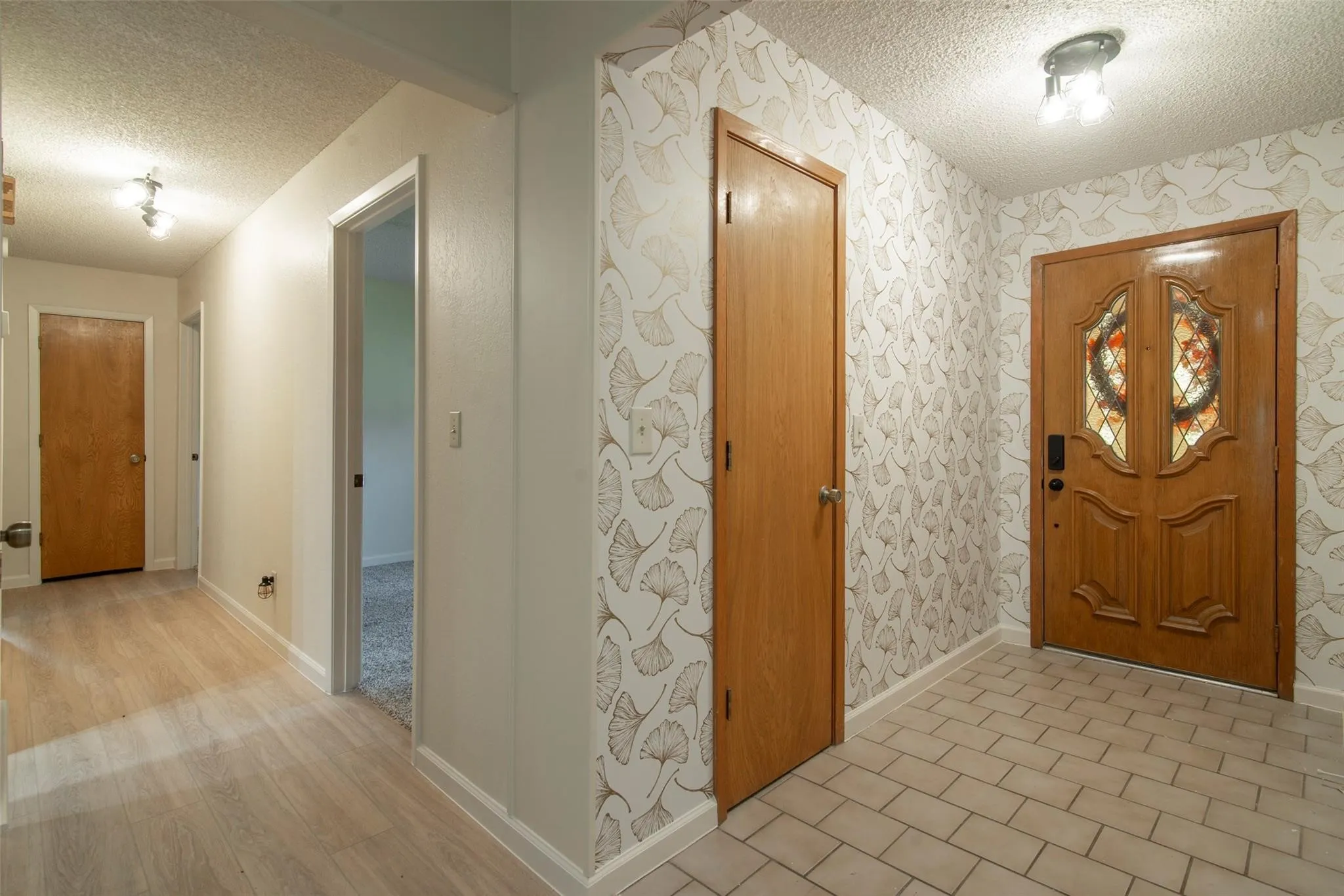 Single Family Residence For Sale in Grayson County , 284 W San Antonio Street, Van Alstyne, Texas 75495, 3 Bedrooms, 2 Bathrooms, 2 Garage spaces, 1,418 Sqft, built in 1984, Price $225,000, mls#21352222, Real Estate Agent in Van Alstyne, Homes For Sale in Grayson county, Homes For Sale in Van Alstyne, Realtor in Van Alstyne Texas, Real Estate Brokerage Independent Realty Texas, Luminita Cordes Realtor