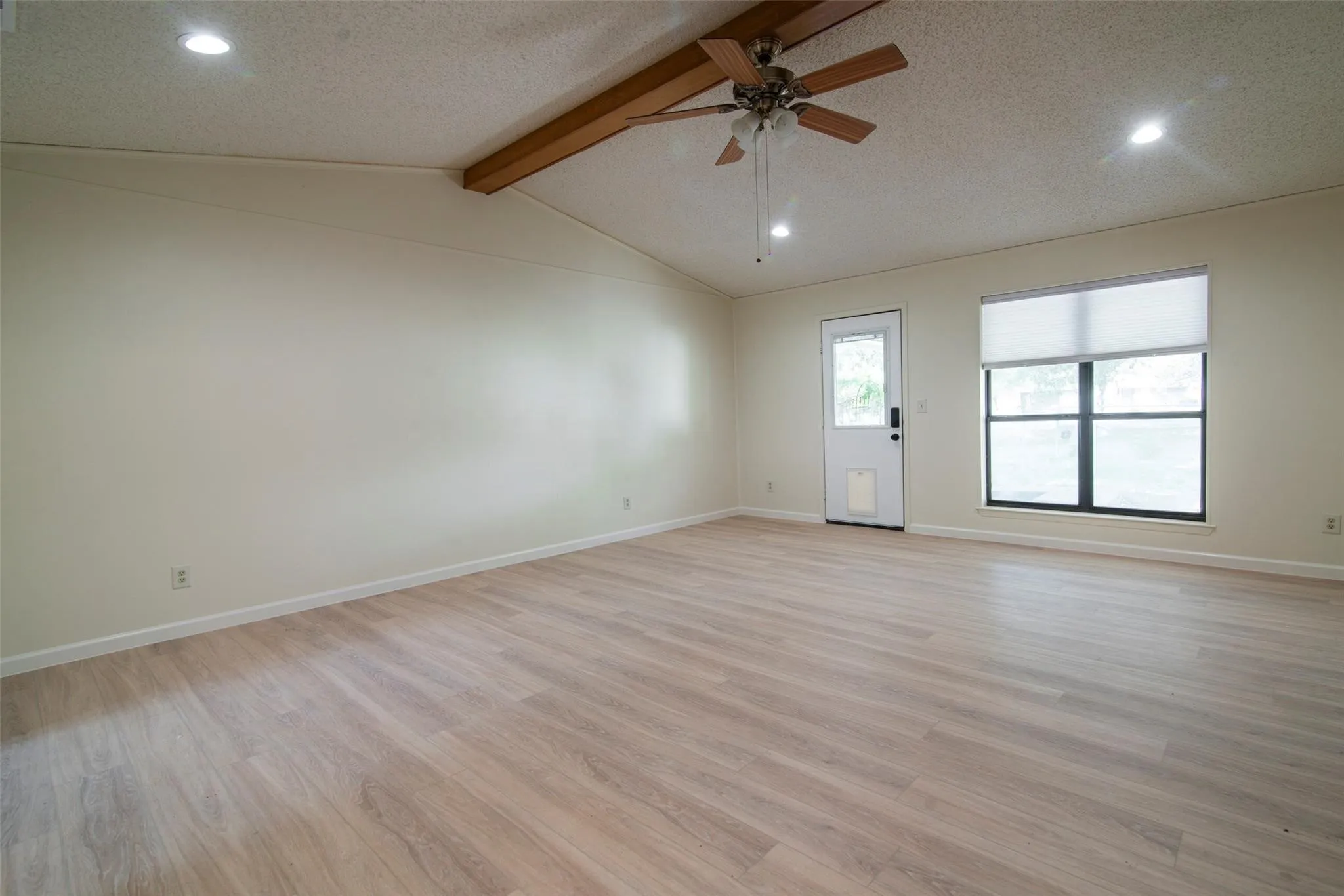 Single Family Residence For Sale in Grayson County , 284 W San Antonio Street, Van Alstyne, Texas 75495, 3 Bedrooms, 2 Bathrooms, 2 Garage spaces, 1,418 Sqft, built in 1984, Price $225,000, mls#21352222, Real Estate Agent in Van Alstyne, Homes For Sale in Grayson county, Homes For Sale in Van Alstyne, Realtor in Van Alstyne Texas, Real Estate Brokerage Independent Realty Texas, Luminita Cordes Realtor