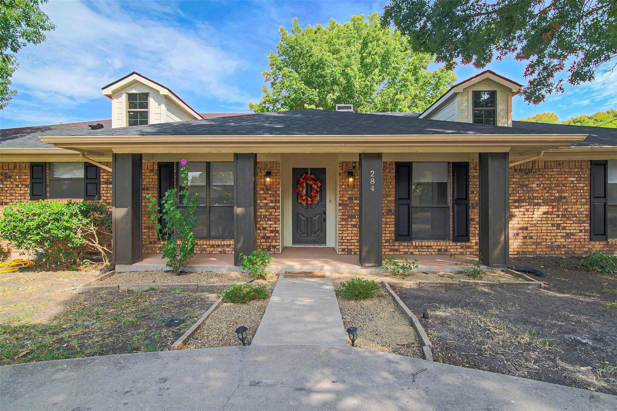 Single Family Residence For Sale in Grayson County , 284 W San Antonio Street, Van Alstyne, Texas 75495, 3 Bedrooms, 2 Bathrooms, 2 Garage spaces, 1,418 Sqft, built in 1984, Price $225,000, mls#21352222, Real Estate Agent in Van Alstyne, Homes For Sale in Grayson county, Homes For Sale in Van Alstyne, Realtor in Van Alstyne Texas, Real Estate Brokerage Independent Realty Texas, Luminita Cordes Realtor