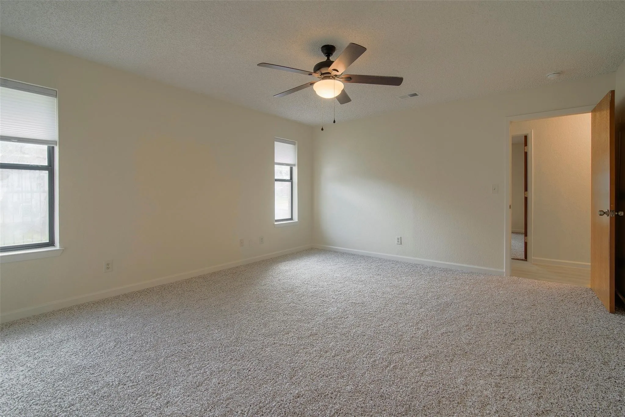 Single Family Residence For Sale in Grayson County , 284 W San Antonio Street, Van Alstyne, Texas 75495, 3 Bedrooms, 2 Bathrooms, 2 Garage spaces, 1,418 Sqft, built in 1984, Price $225,000, mls#21352222, Real Estate Agent in Van Alstyne, Homes For Sale in Grayson county, Homes For Sale in Van Alstyne, Realtor in Van Alstyne Texas, Real Estate Brokerage Independent Realty Texas, Luminita Cordes Realtor