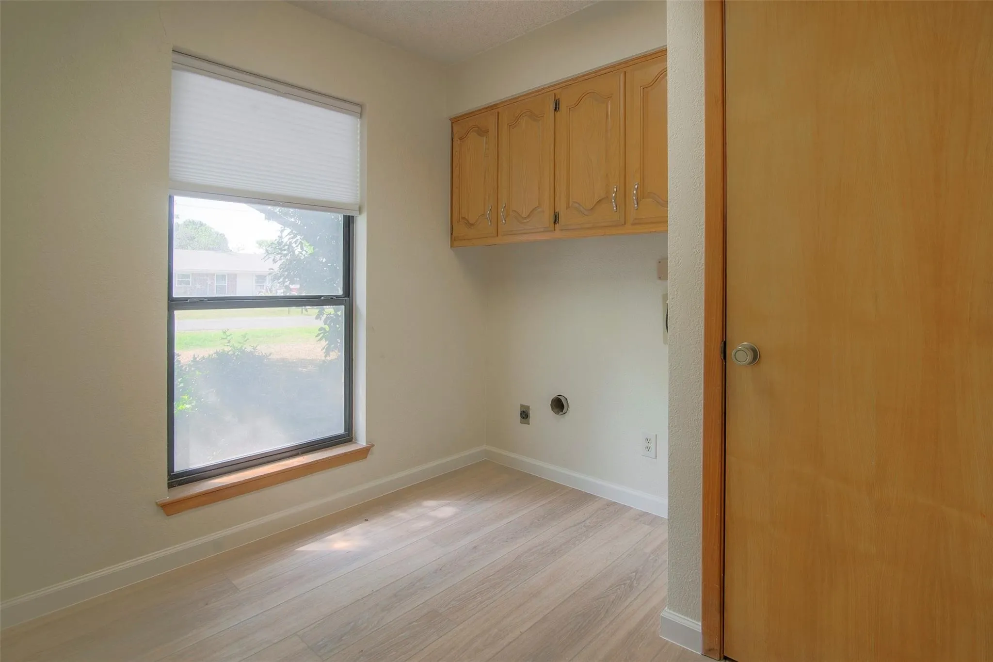 Single Family Residence For Sale in Grayson County , 284 W San Antonio Street, Van Alstyne, Texas 75495, 3 Bedrooms, 2 Bathrooms, 2 Garage spaces, 1,418 Sqft, built in 1984, Price $225,000, mls#21352222, Real Estate Agent in Van Alstyne, Homes For Sale in Grayson county, Homes For Sale in Van Alstyne, Realtor in Van Alstyne Texas, Real Estate Brokerage Independent Realty Texas, Luminita Cordes Realtor