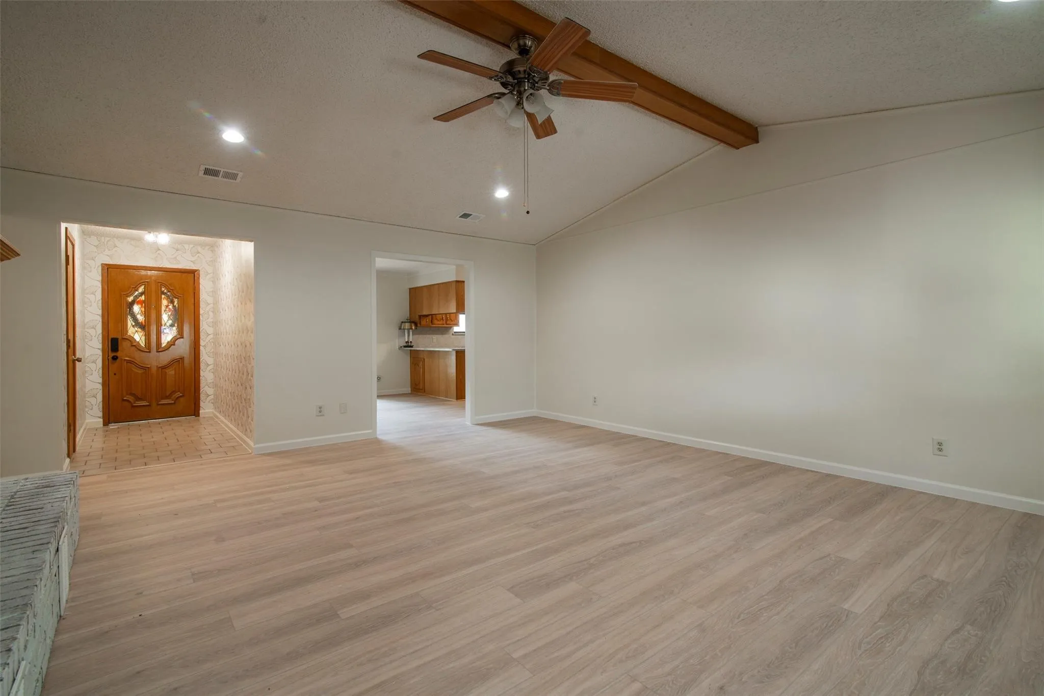 Single Family Residence For Sale in Grayson County , 284 W San Antonio Street, Van Alstyne, Texas 75495, 3 Bedrooms, 2 Bathrooms, 2 Garage spaces, 1,418 Sqft, built in 1984, Price $225,000, mls#21352222, Real Estate Agent in Van Alstyne, Homes For Sale in Grayson county, Homes For Sale in Van Alstyne, Realtor in Van Alstyne Texas, Real Estate Brokerage Independent Realty Texas, Luminita Cordes Realtor