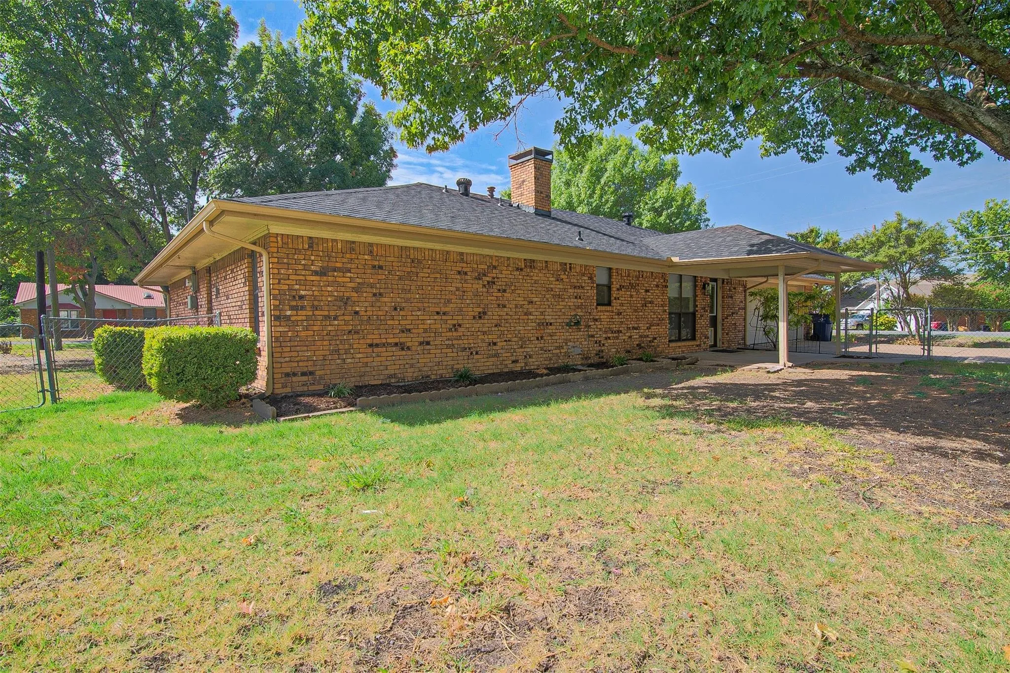 Single Family Residence For Sale in Grayson County , 284 W San Antonio Street, Van Alstyne, Texas 75495, 3 Bedrooms, 2 Bathrooms, 2 Garage spaces, 1,418 Sqft, built in 1984, Price $225,000, mls#21352222, Real Estate Agent in Van Alstyne, Homes For Sale in Grayson county, Homes For Sale in Van Alstyne, Realtor in Van Alstyne Texas, Real Estate Brokerage Independent Realty Texas, Luminita Cordes Realtor