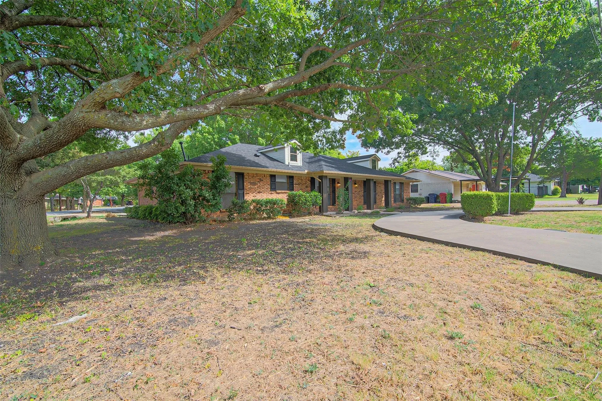 Single Family Residence For Sale in Grayson County , 284 W San Antonio Street, Van Alstyne, Texas 75495, 3 Bedrooms, 2 Bathrooms, 2 Garage spaces, 1,418 Sqft, built in 1984, Price $225,000, mls#21352222, Real Estate Agent in Van Alstyne, Homes For Sale in Grayson county, Homes For Sale in Van Alstyne, Realtor in Van Alstyne Texas, Real Estate Brokerage Independent Realty Texas, Luminita Cordes Realtor