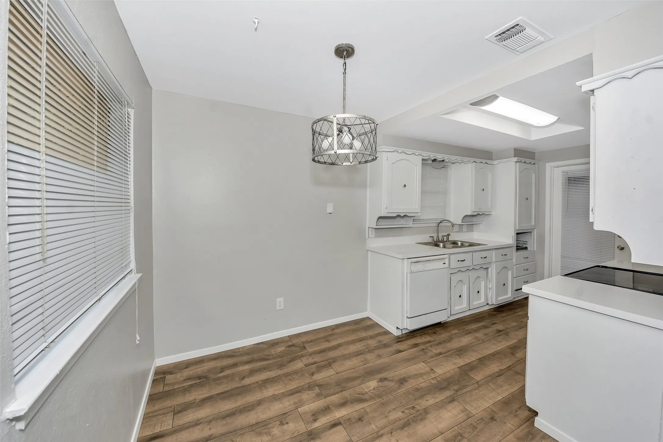 Single Family Residence For Rent in Tarrant County , 6800 Yorkston Street, Watauga, Texas 76148, 4 Bedroom, 2 Bathroom, 2 Garage spaces, 1,354 Sqft, built in 1973, mls#21352978, Real Estate Agent in Watauga, Homes For Rent in Tarrant county, Homes For Rent in Watauga, Realtor in Watauga Texas, Real Estate Brokerage Independent Realty Texas, Luminita Cordes Realtor