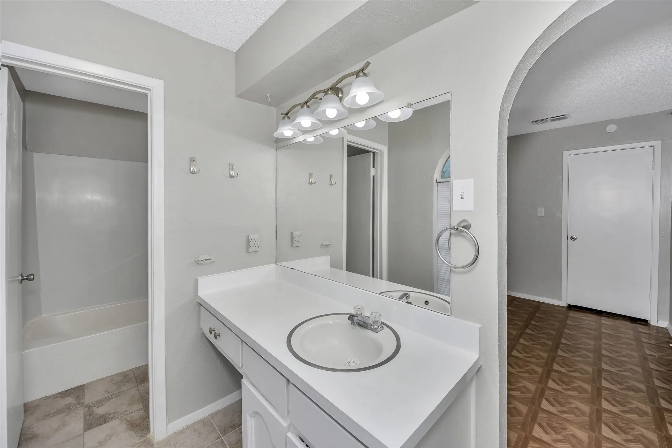Single Family Residence For Rent in Tarrant County , 6800 Yorkston Street, Watauga, Texas 76148, 4 Bedroom, 2 Bathroom, 2 Garage spaces, 1,354 Sqft, built in 1973, mls#21352978, Real Estate Agent in Watauga, Homes For Rent in Tarrant county, Homes For Rent in Watauga, Realtor in Watauga Texas, Real Estate Brokerage Independent Realty Texas, Luminita Cordes Realtor