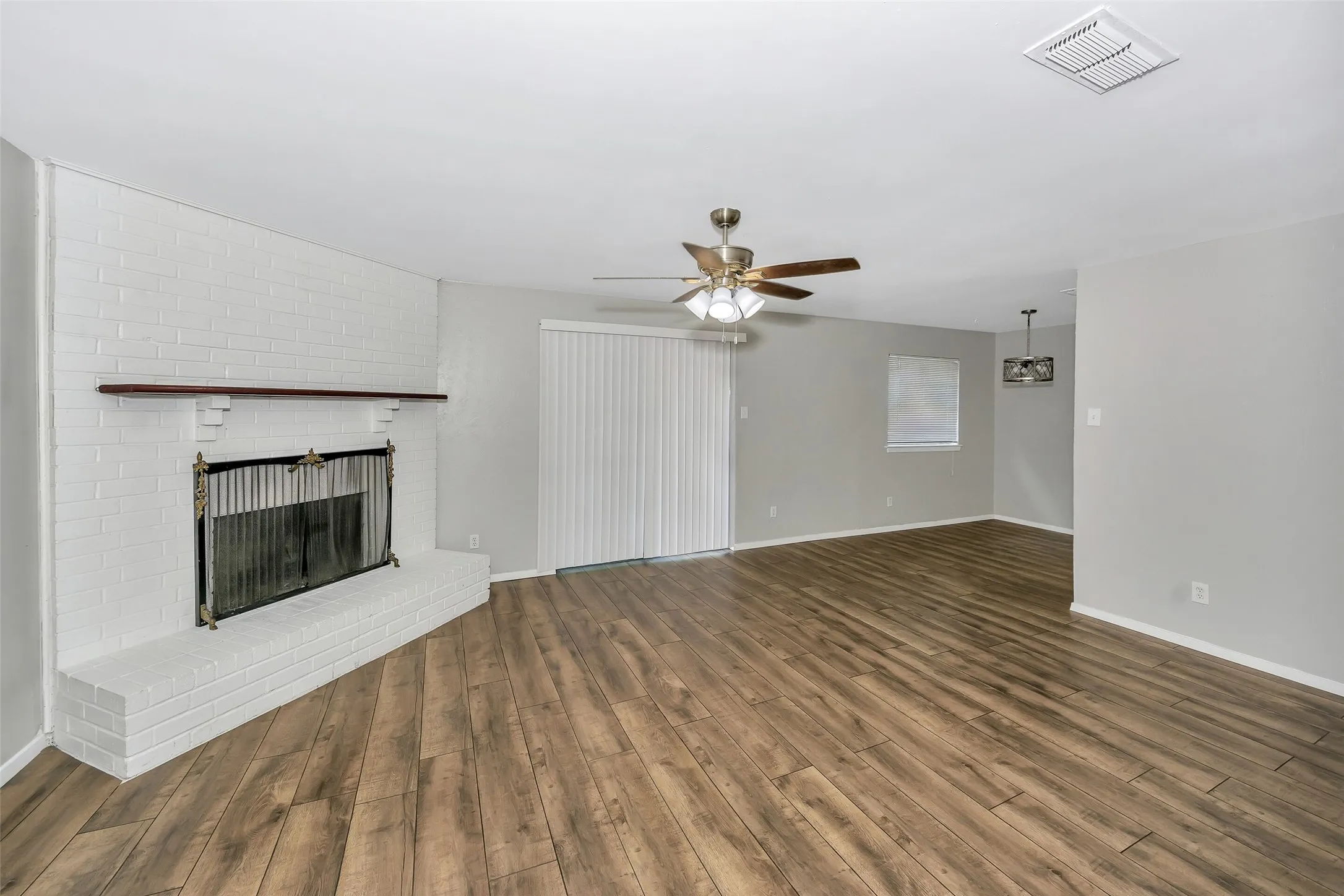 Single Family Residence For Rent in Tarrant County , 6800 Yorkston Street, Watauga, Texas 76148, 4 Bedroom, 2 Bathroom, 2 Garage spaces, 1,354 Sqft, built in 1973, mls#21352978, Real Estate Agent in Watauga, Homes For Rent in Tarrant county, Homes For Rent in Watauga, Realtor in Watauga Texas, Real Estate Brokerage Independent Realty Texas, Luminita Cordes Realtor