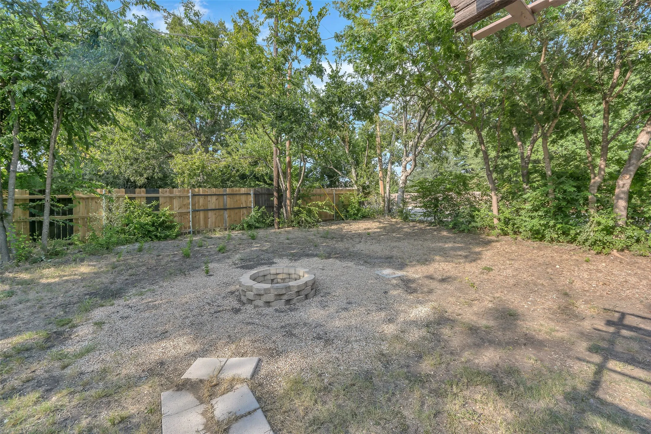 Single Family Residence For Rent in Tarrant County , 6800 Yorkston Street, Watauga, Texas 76148, 4 Bedroom, 2 Bathroom, 2 Garage spaces, 1,354 Sqft, built in 1973, mls#21352978, Real Estate Agent in Watauga, Homes For Rent in Tarrant county, Homes For Rent in Watauga, Realtor in Watauga Texas, Real Estate Brokerage Independent Realty Texas, Luminita Cordes Realtor