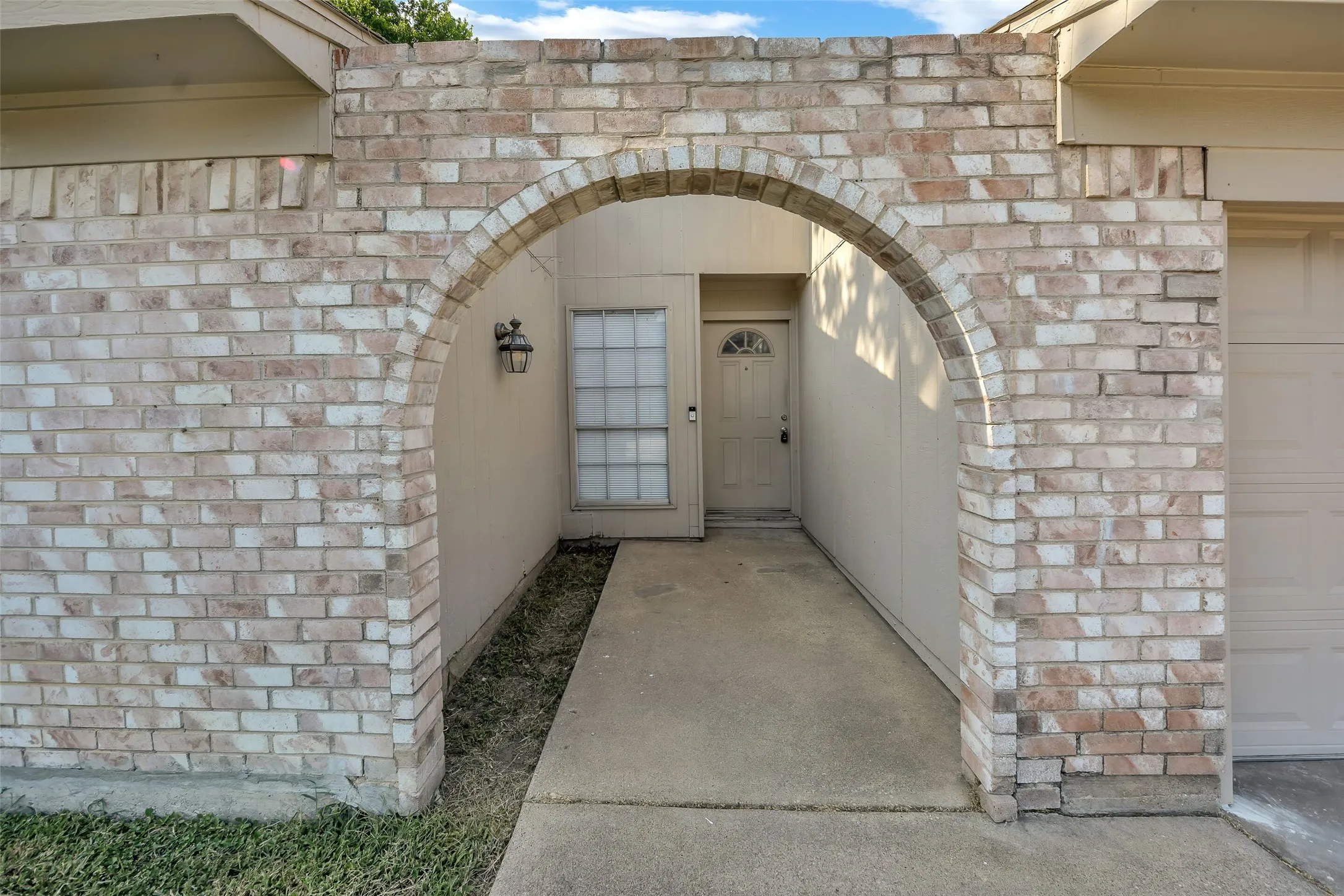 Single Family Residence For Rent in Tarrant County , 6800 Yorkston Street, Watauga, Texas 76148, 4 Bedroom, 2 Bathroom, 2 Garage spaces, 1,354 Sqft, built in 1973, mls#21352978, Real Estate Agent in Watauga, Homes For Rent in Tarrant county, Homes For Rent in Watauga, Realtor in Watauga Texas, Real Estate Brokerage Independent Realty Texas, Luminita Cordes Realtor