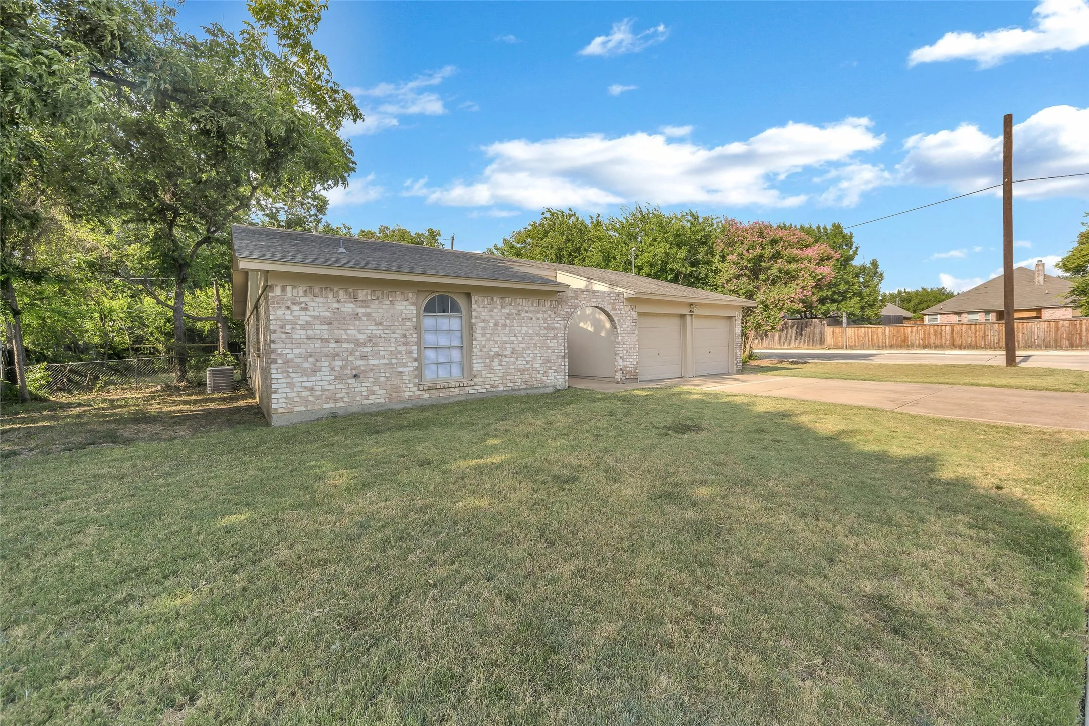 Single Family Residence For Rent in Tarrant County , 6800 Yorkston Street, Watauga, Texas 76148, 4 Bedroom, 2 Bathroom, 2 Garage spaces, 1,354 Sqft, built in 1973, mls#21352978, Real Estate Agent in Watauga, Homes For Rent in Tarrant county, Homes For Rent in Watauga, Realtor in Watauga Texas, Real Estate Brokerage Independent Realty Texas, Luminita Cordes Realtor