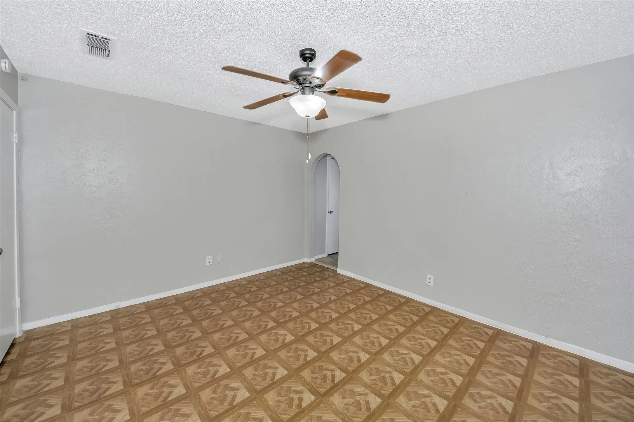 Single Family Residence For Rent in Tarrant County , 6800 Yorkston Street, Watauga, Texas 76148, 4 Bedroom, 2 Bathroom, 2 Garage spaces, 1,354 Sqft, built in 1973, mls#21352978, Real Estate Agent in Watauga, Homes For Rent in Tarrant county, Homes For Rent in Watauga, Realtor in Watauga Texas, Real Estate Brokerage Independent Realty Texas, Luminita Cordes Realtor