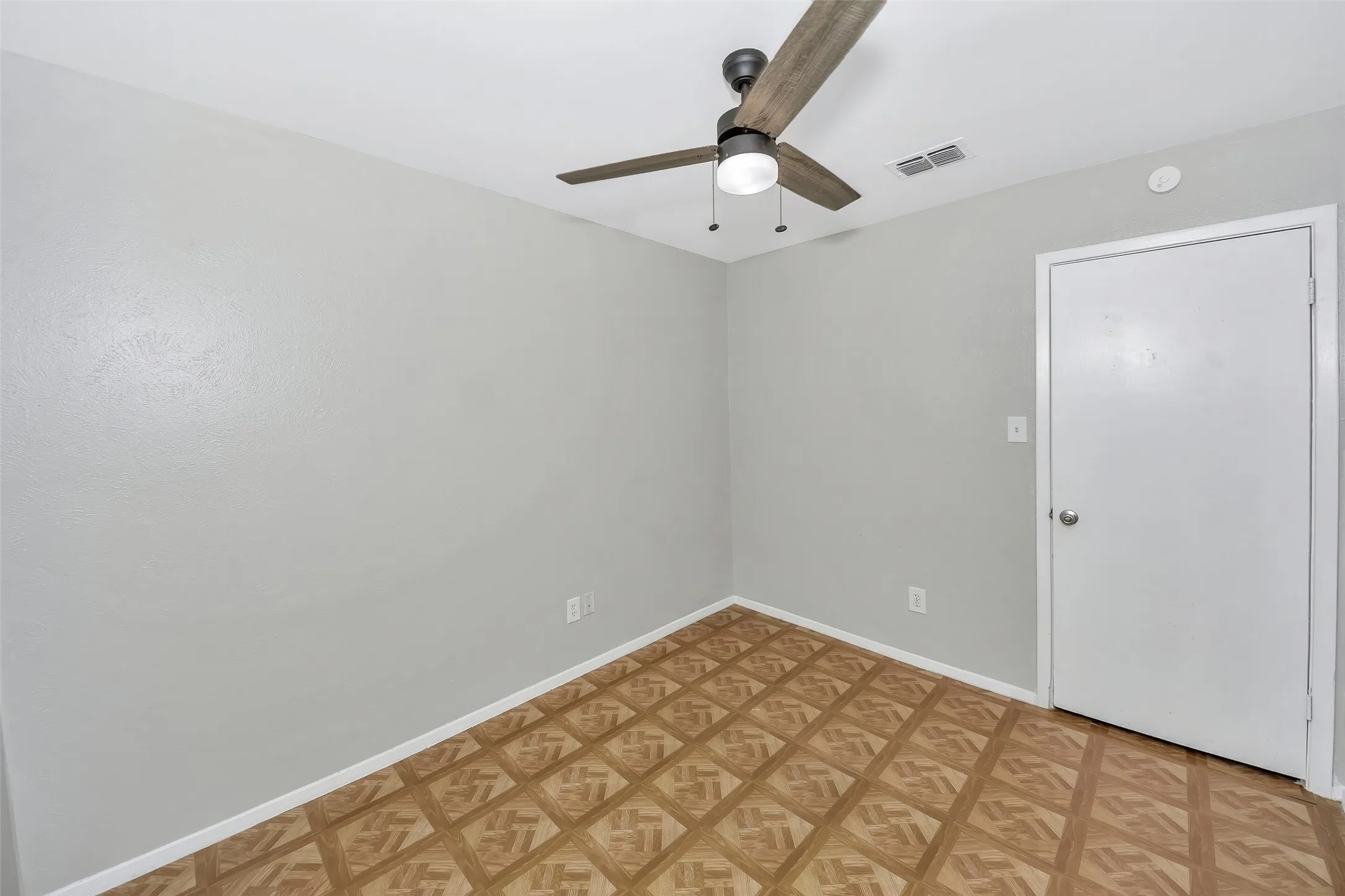 Single Family Residence For Rent in Tarrant County , 6800 Yorkston Street, Watauga, Texas 76148, 4 Bedroom, 2 Bathroom, 2 Garage spaces, 1,354 Sqft, built in 1973, mls#21352978, Real Estate Agent in Watauga, Homes For Rent in Tarrant county, Homes For Rent in Watauga, Realtor in Watauga Texas, Real Estate Brokerage Independent Realty Texas, Luminita Cordes Realtor